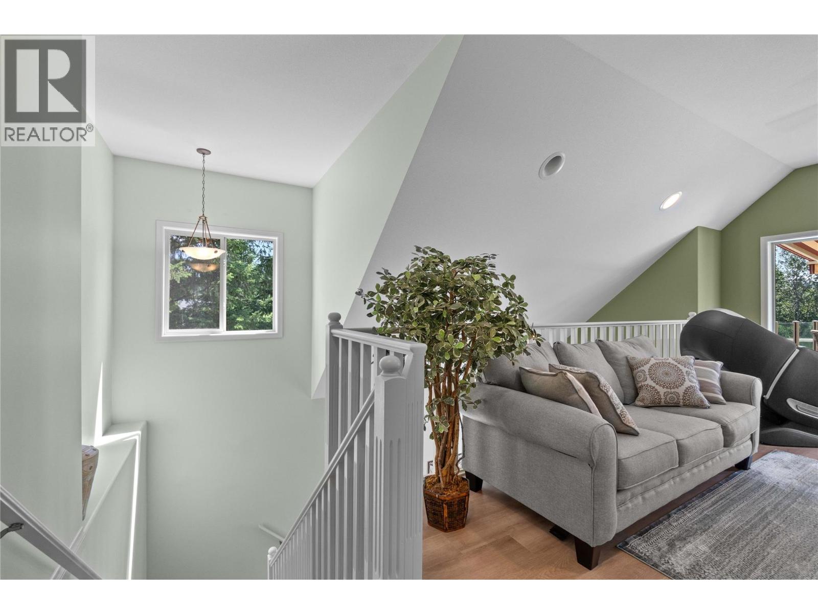  33 Old Town Road, Sicamous
