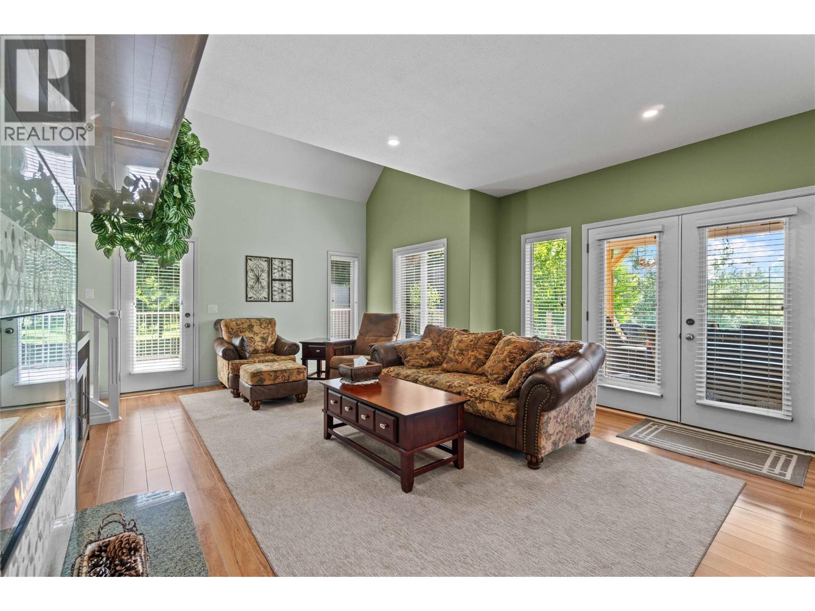  33 Old Town Road, Sicamous