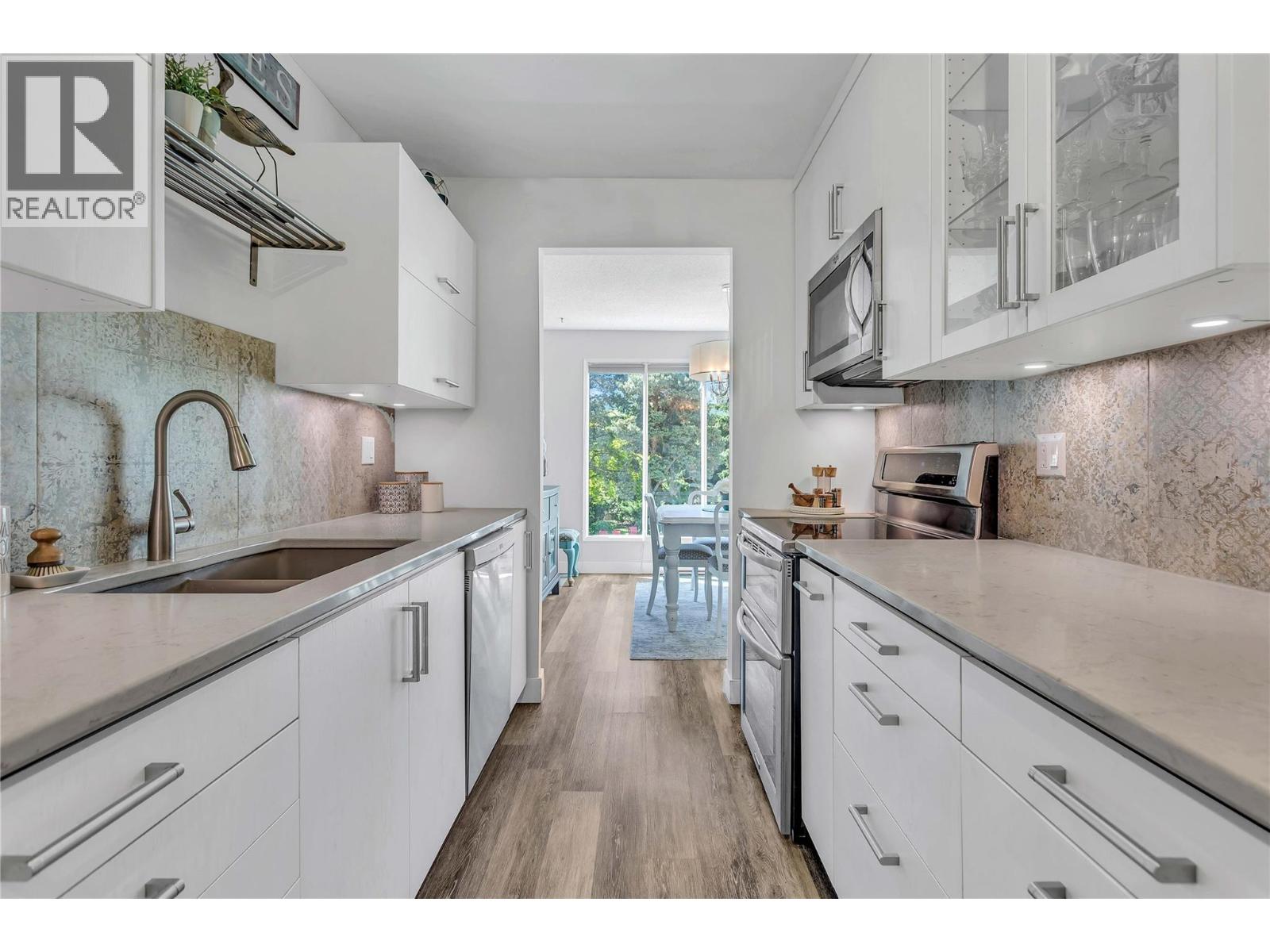 #216-1056 Bernard Avenue, Kelowna