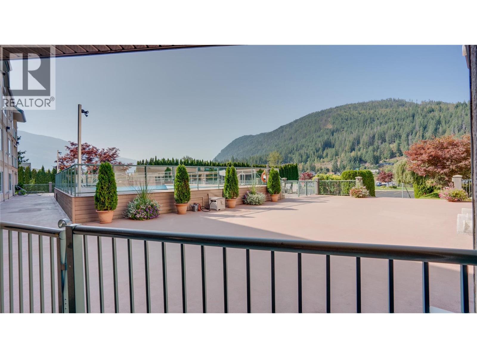 1002 Riverside Avenue Unit# 111, Sicamous