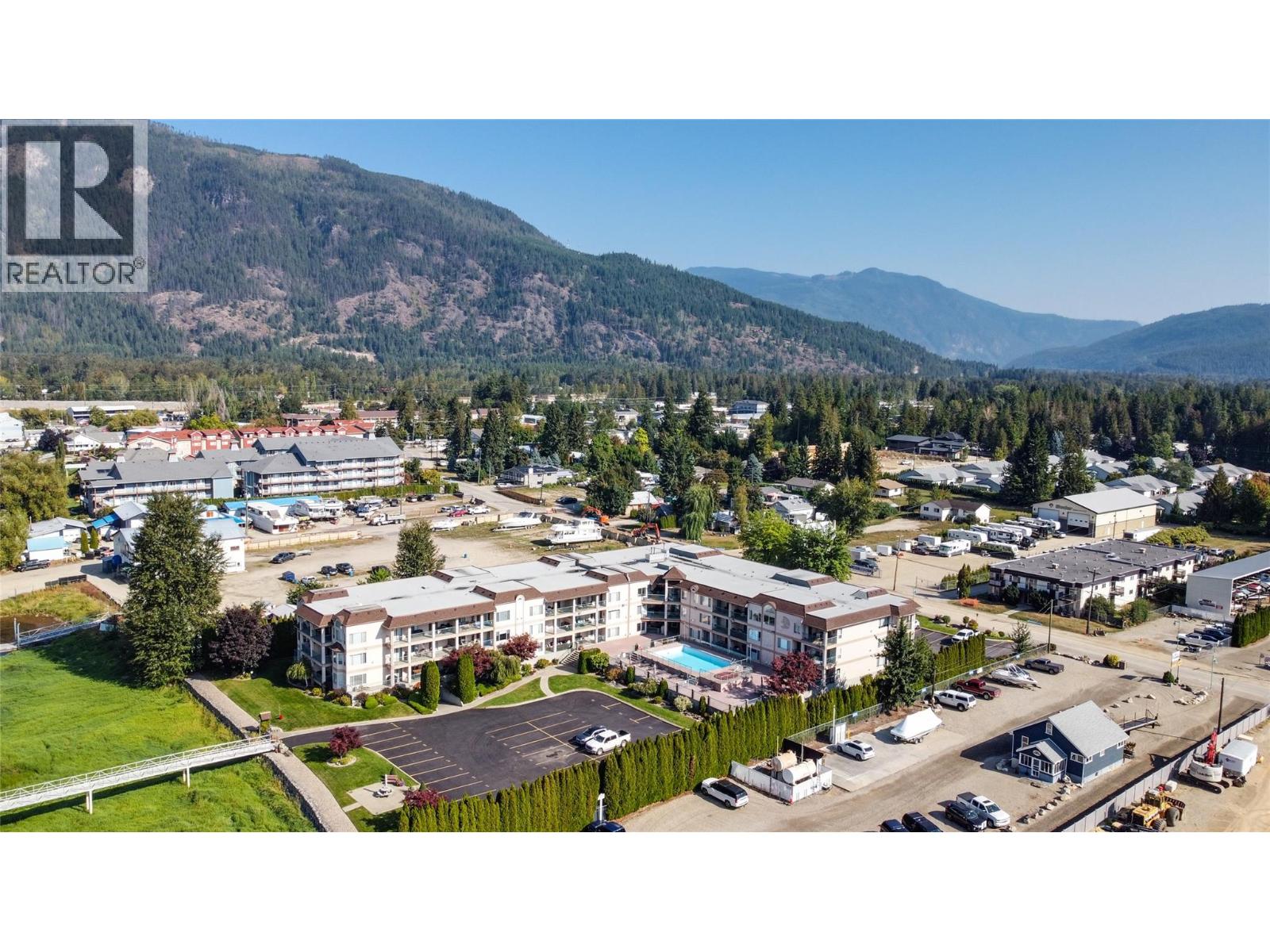 1002 Riverside Avenue Unit# 111, Sicamous
