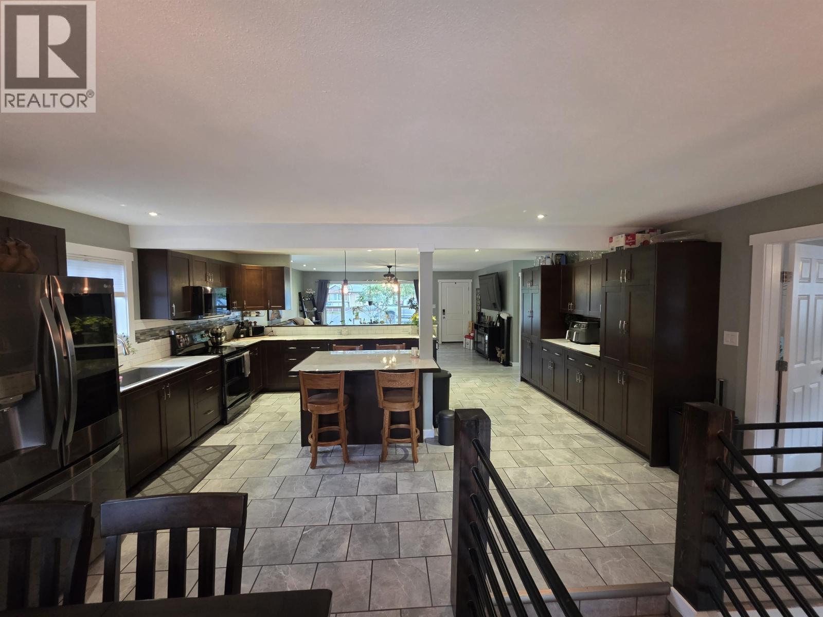 3865 SKINNER STREET, Terrace