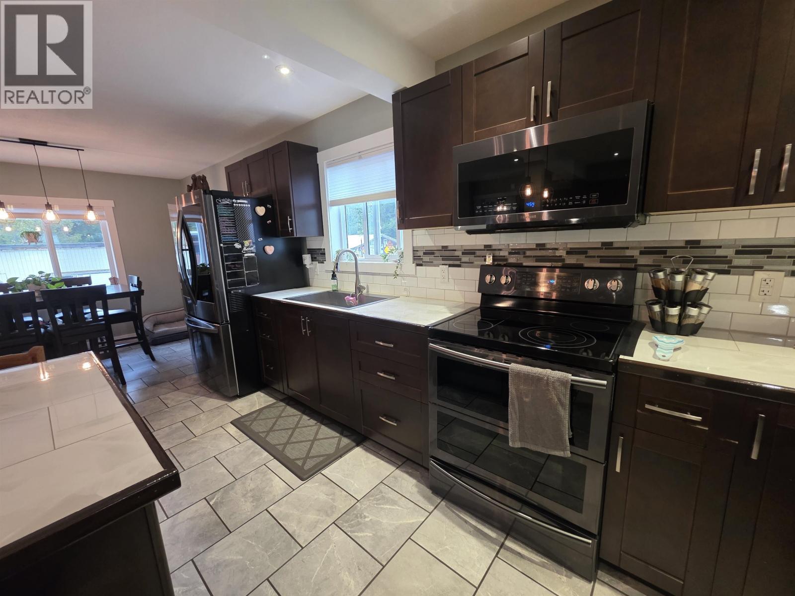 3865 SKINNER STREET, Terrace