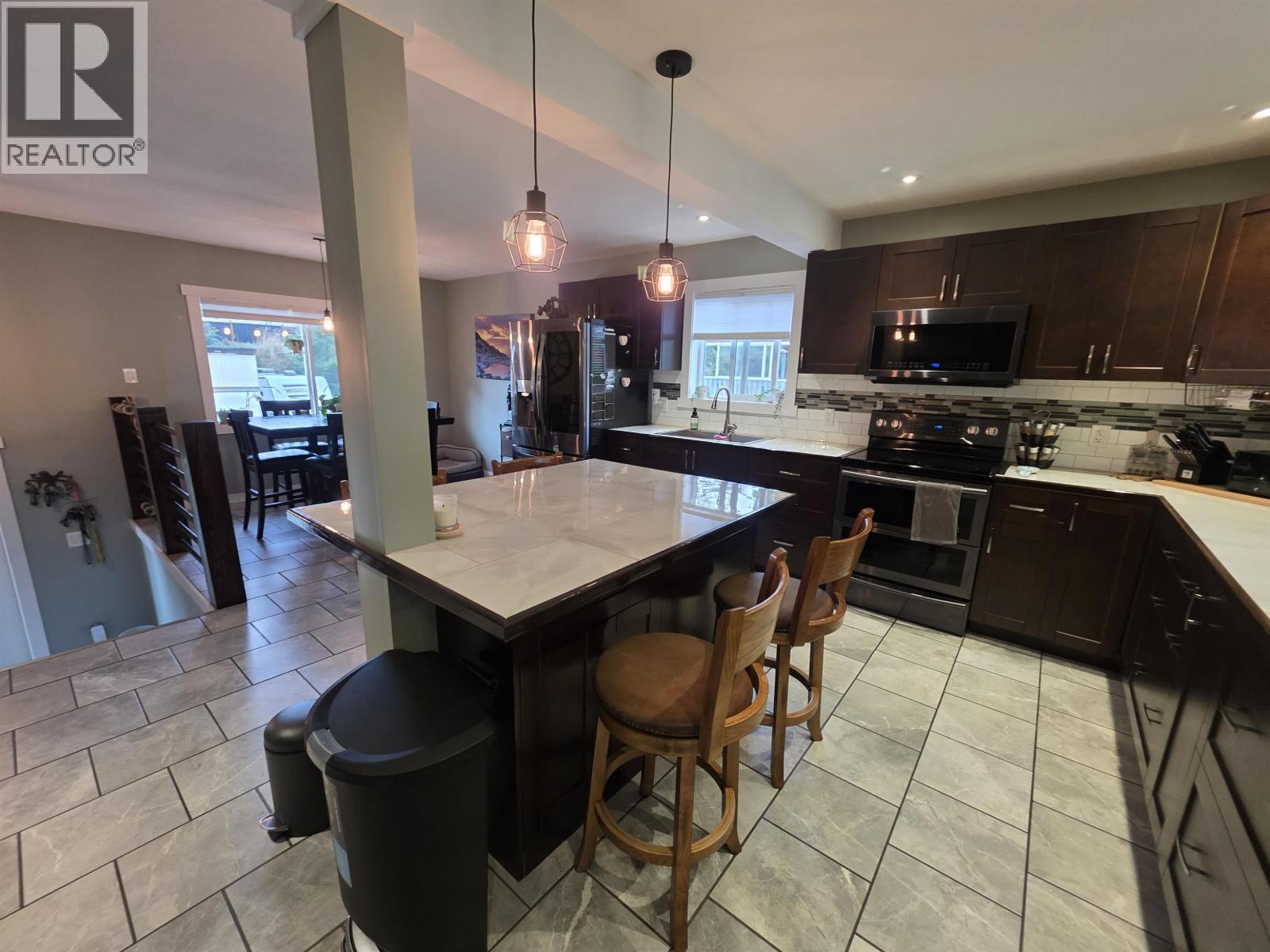 3865 SKINNER STREET, Terrace