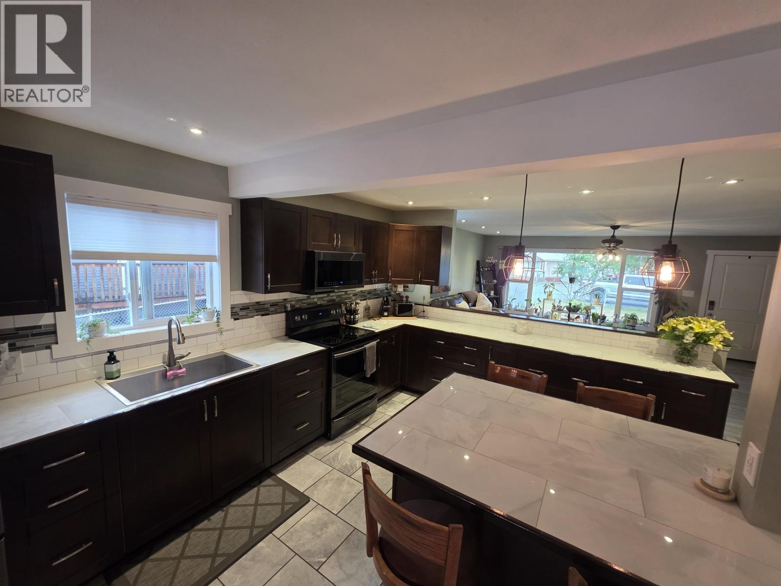 3865 SKINNER STREET, Terrace