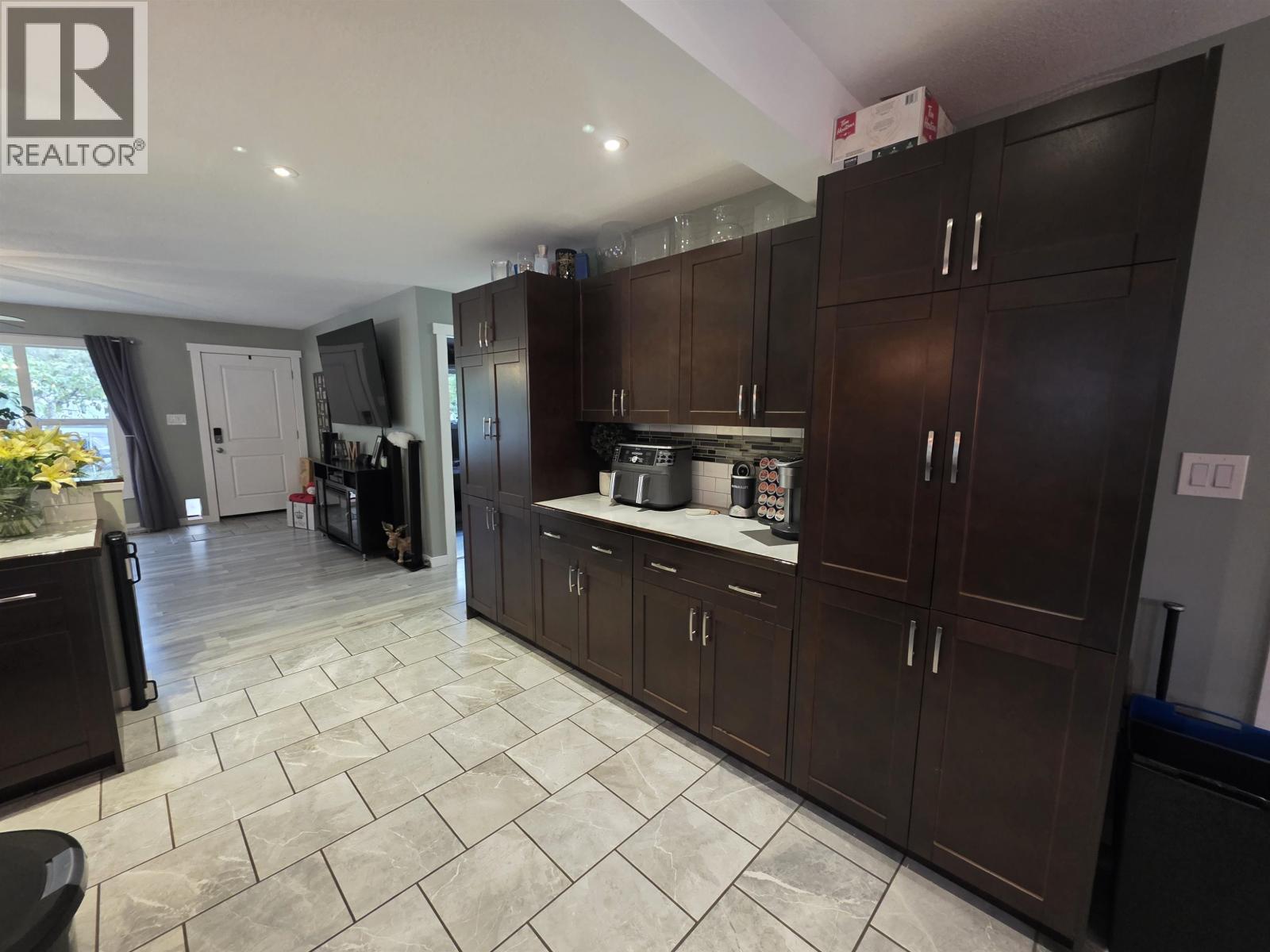 3865 SKINNER STREET, Terrace