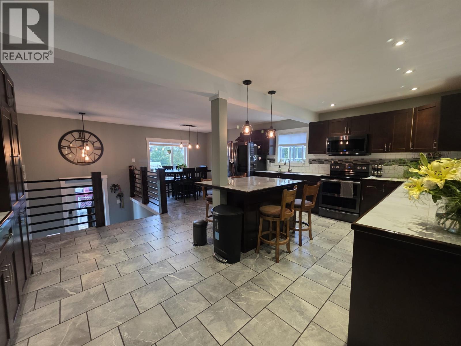 3865 SKINNER STREET, Terrace
