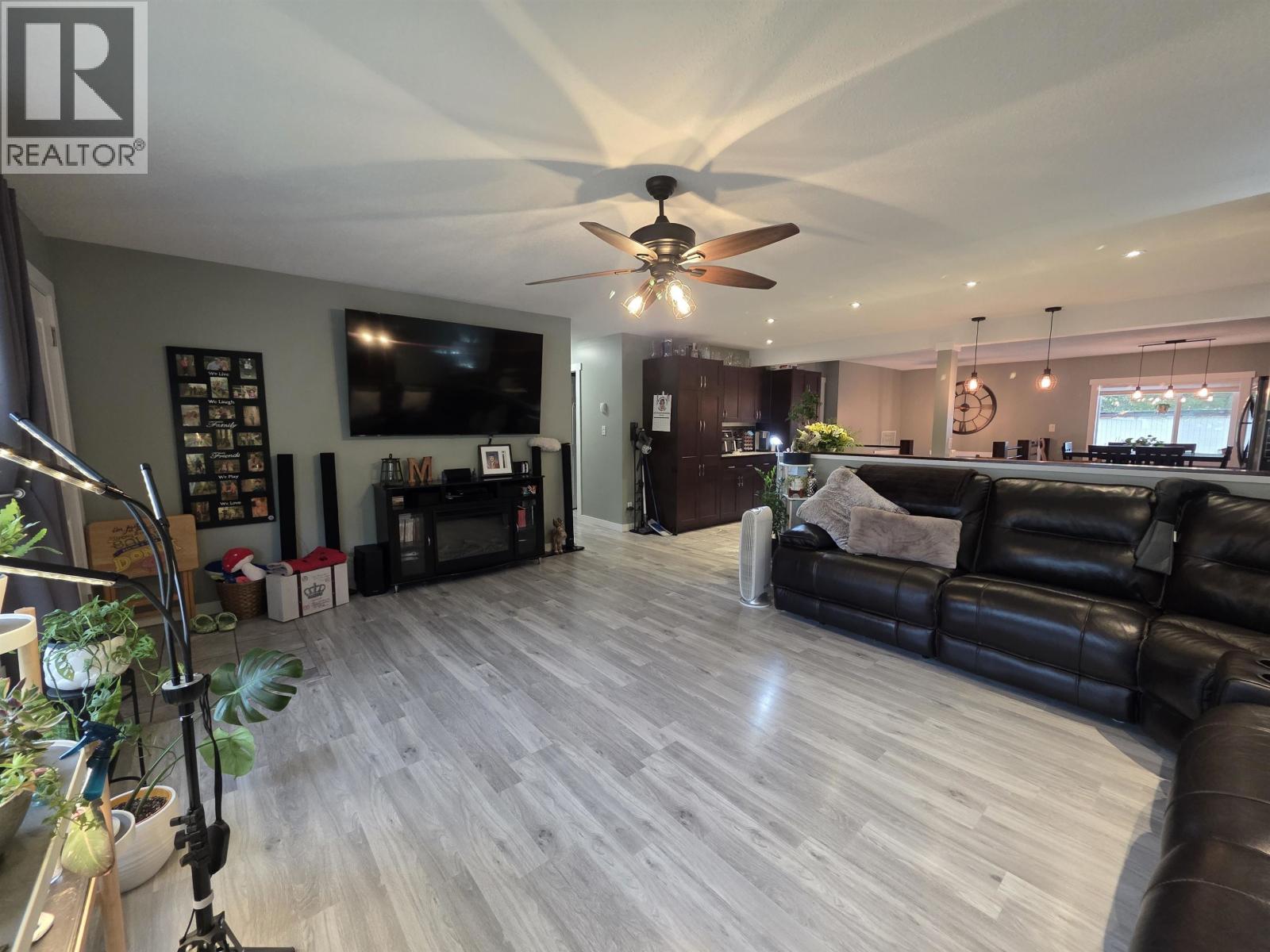 3865 SKINNER STREET, Terrace