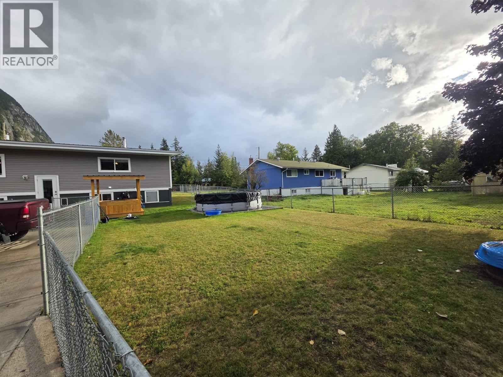 3865 SKINNER STREET, Terrace