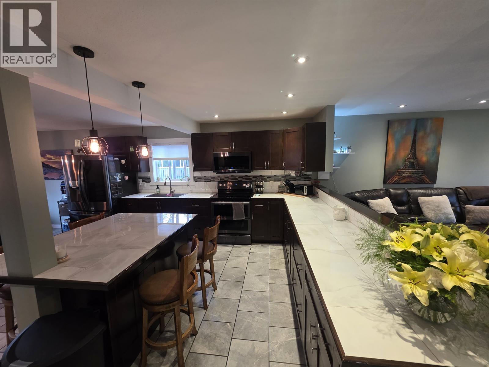 3865 SKINNER STREET, Terrace