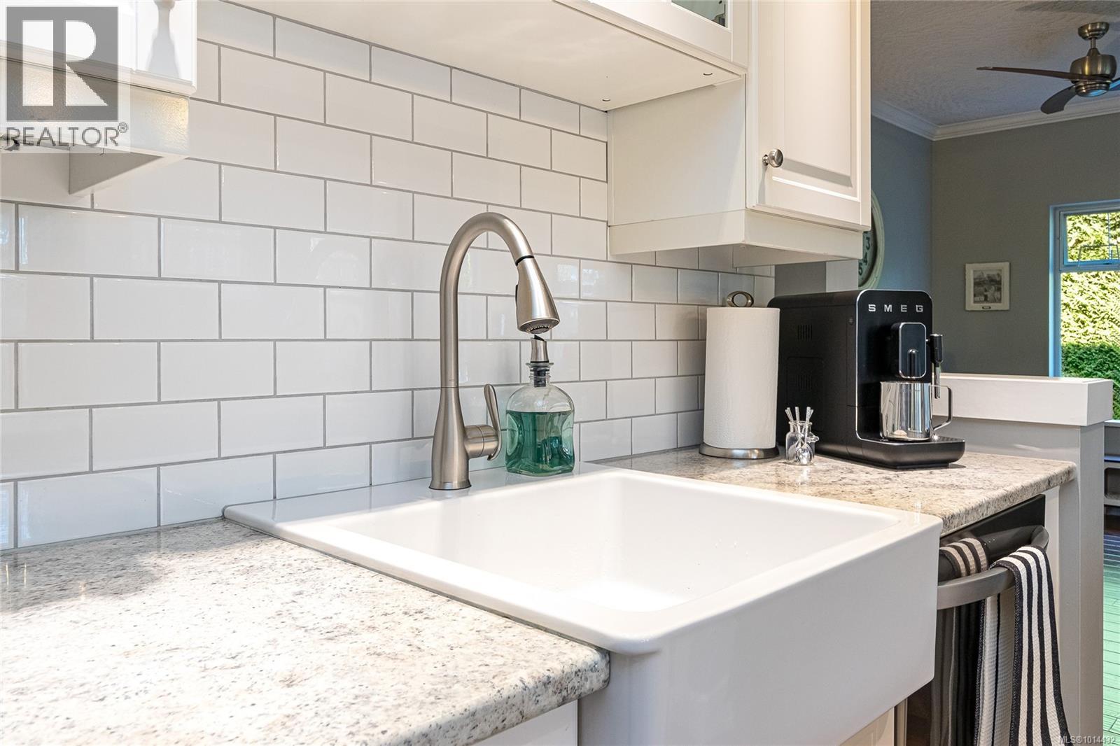111 1110 Willow Street, Saanich