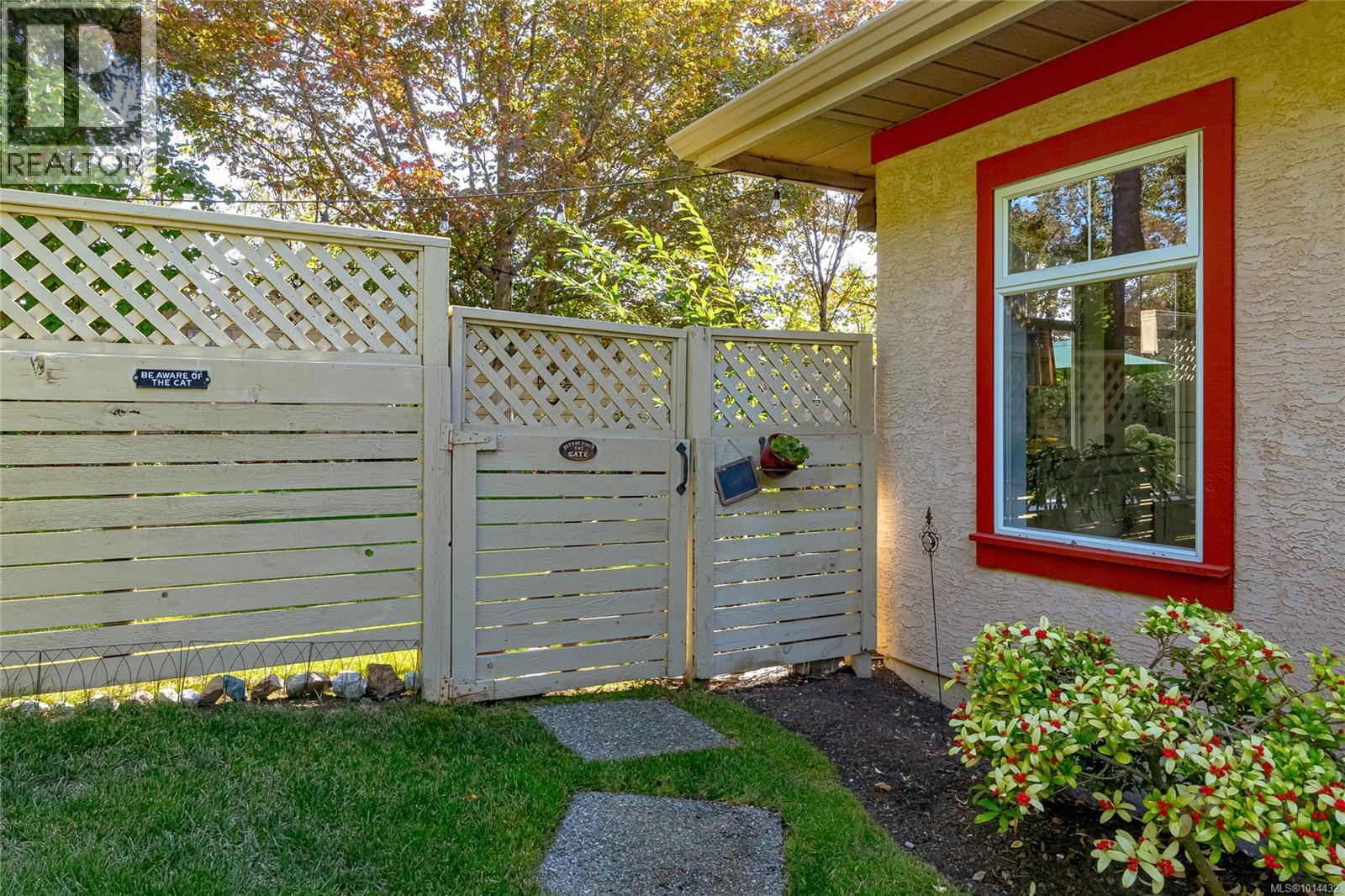 111 1110 Willow Street, Saanich