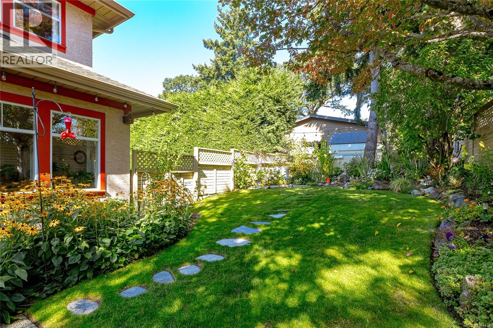 111 1110 Willow Street, Saanich