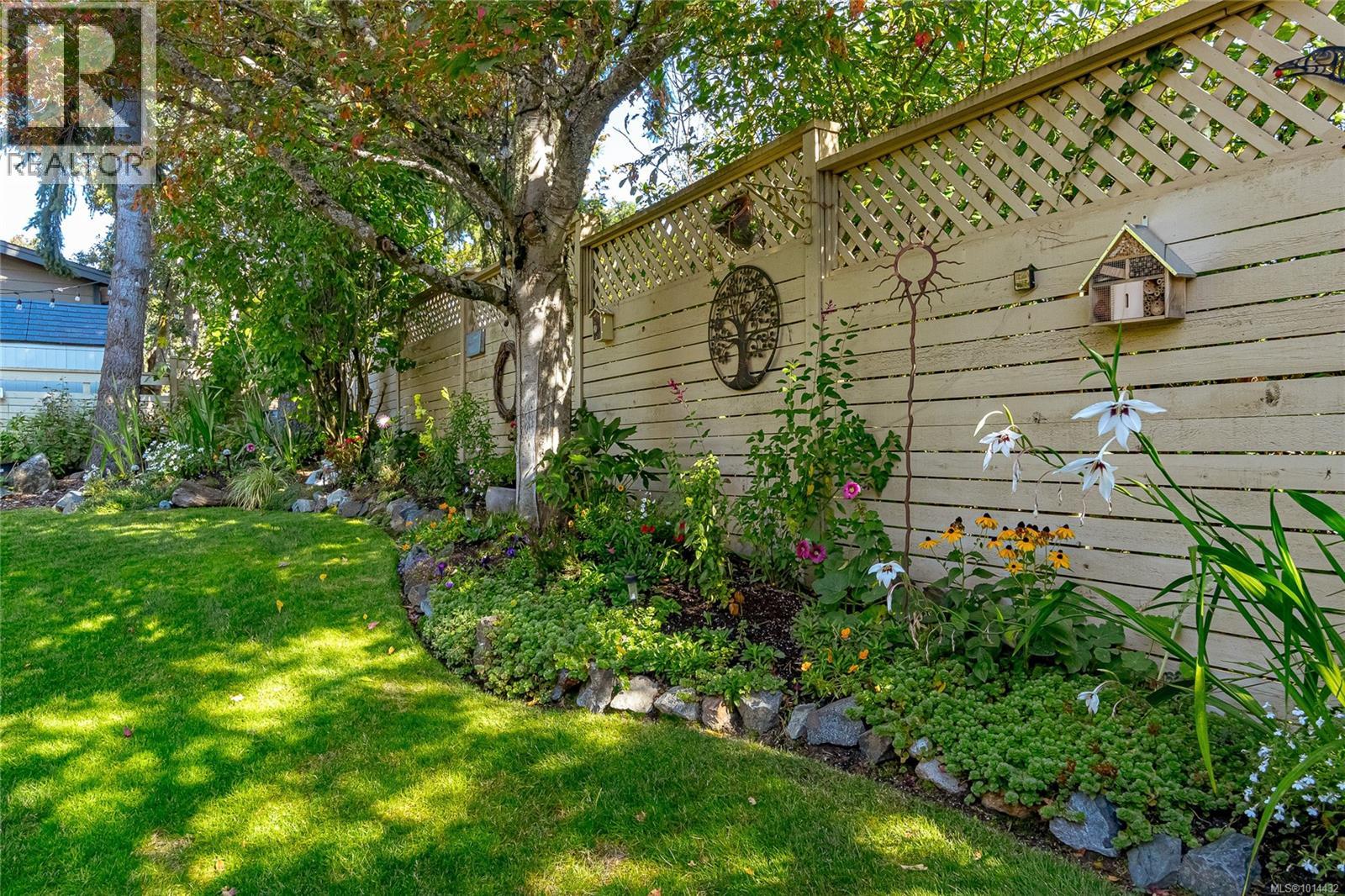 111 1110 Willow Street, Saanich