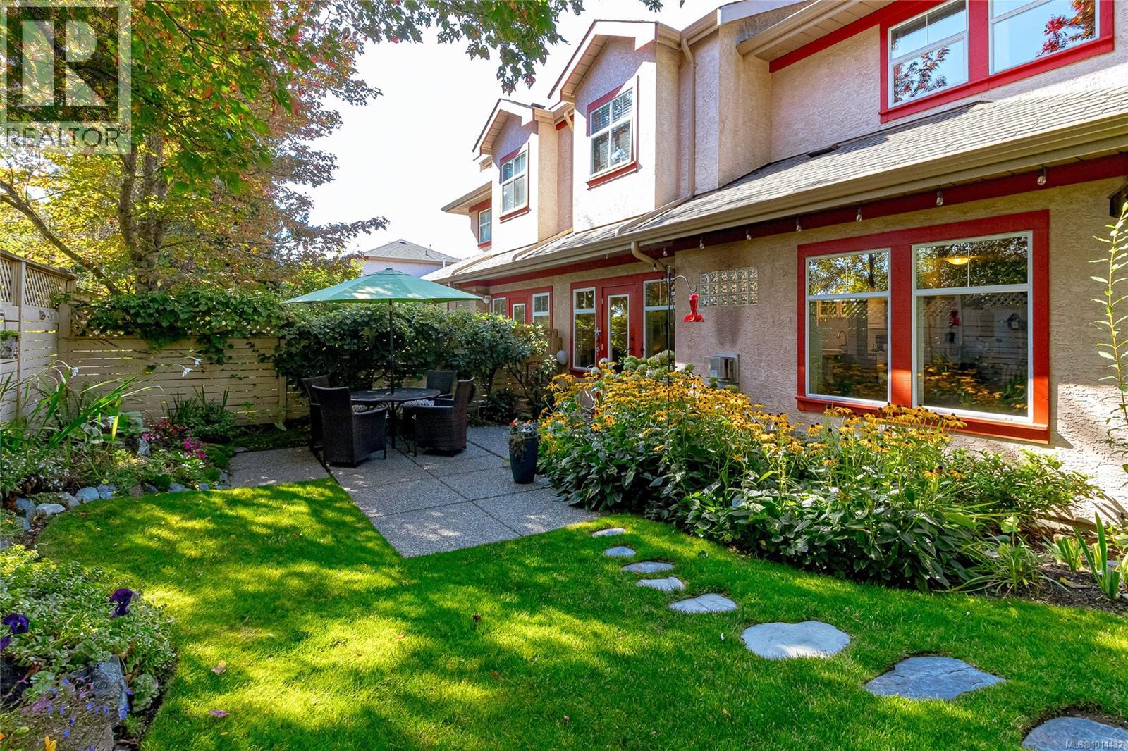 111 1110 Willow Street, Saanich