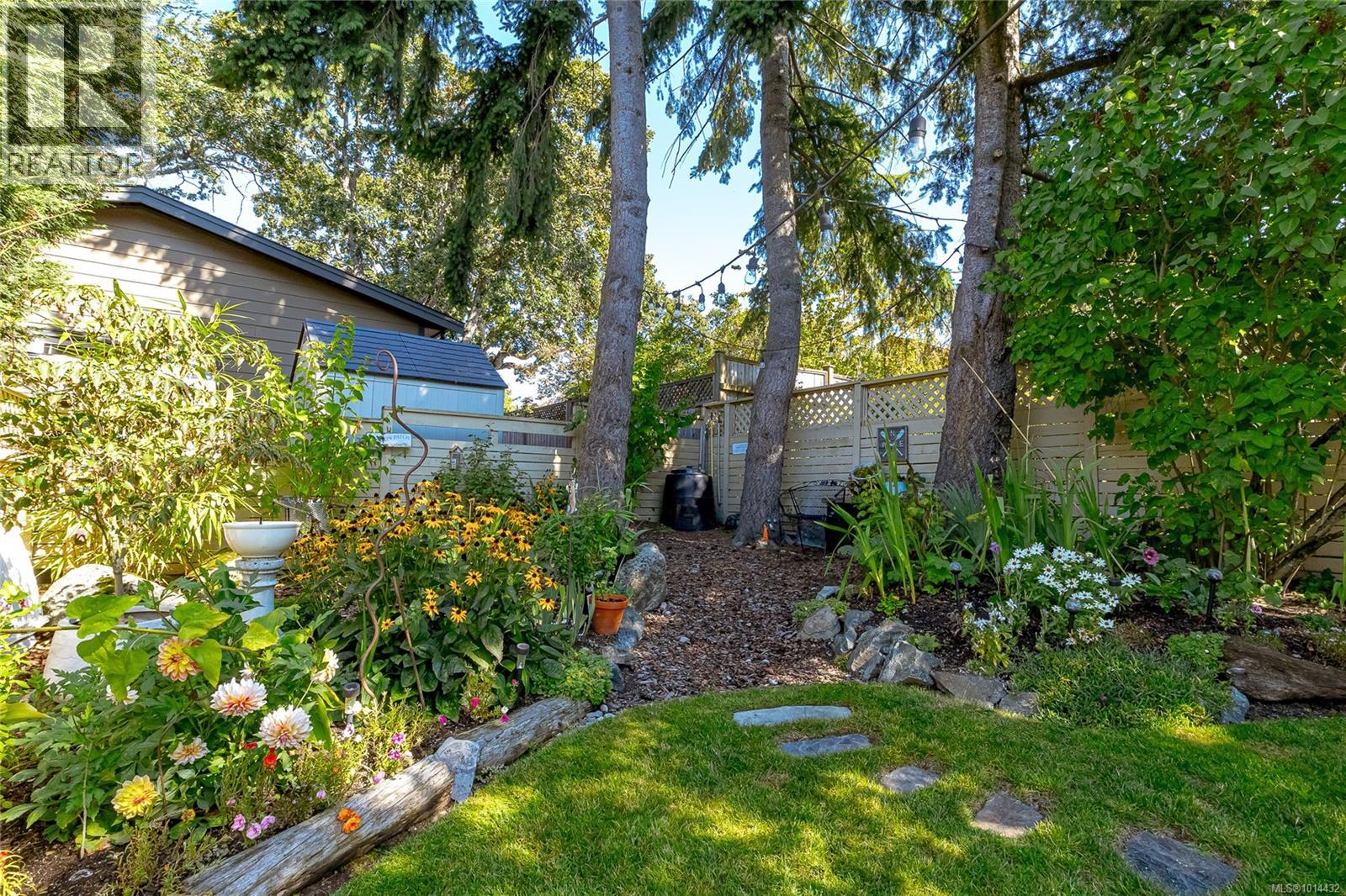 111 1110 Willow Street, Saanich