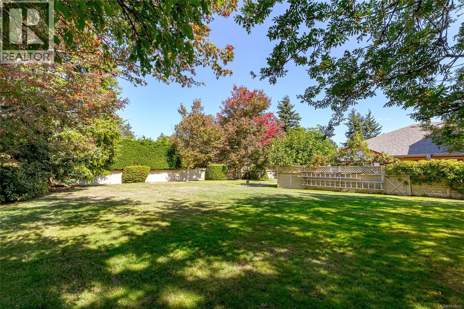 111 1110 Willow Street, Saanich