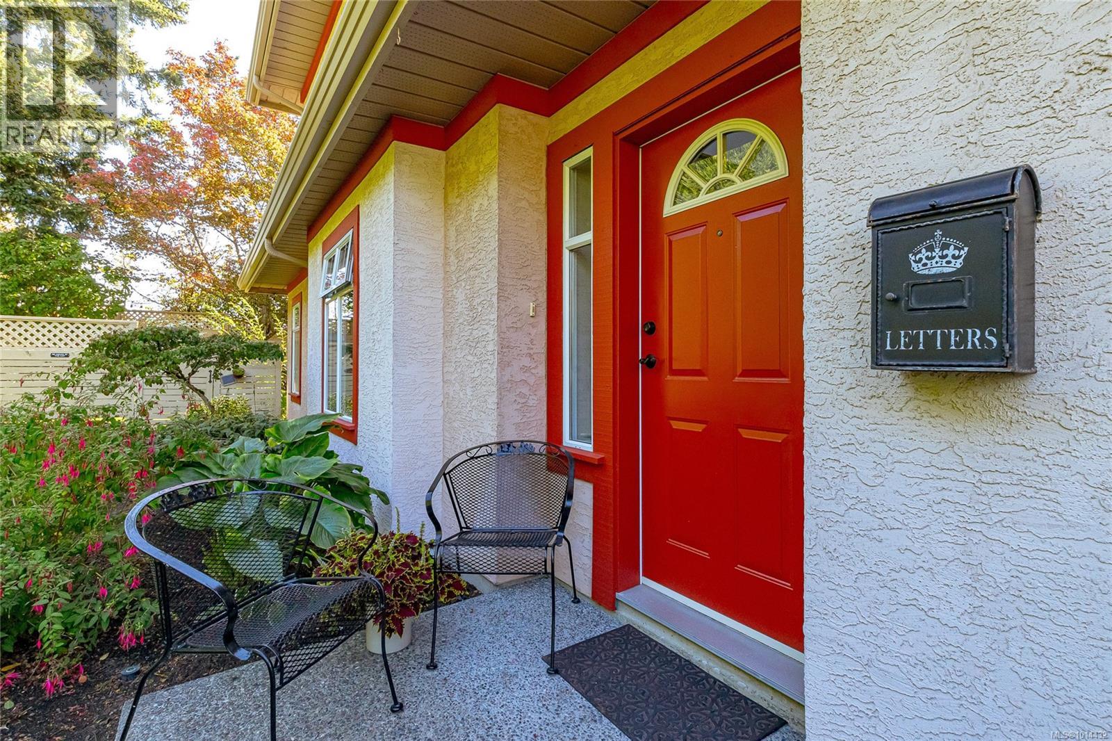 111 1110 Willow Street, Saanich