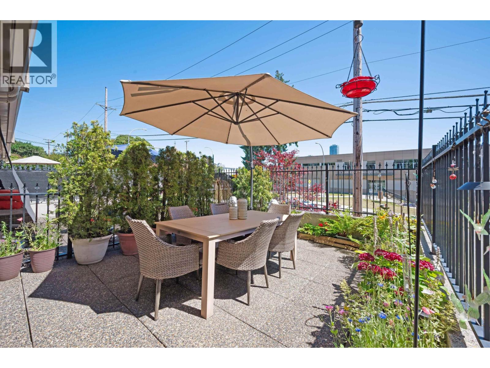 102 803 QUEENS AVENUE, New Westminster