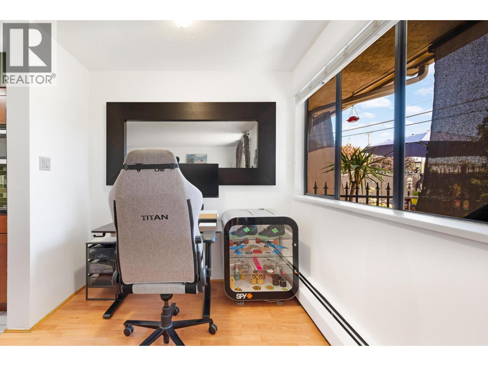102 803 QUEENS AVENUE, New Westminster