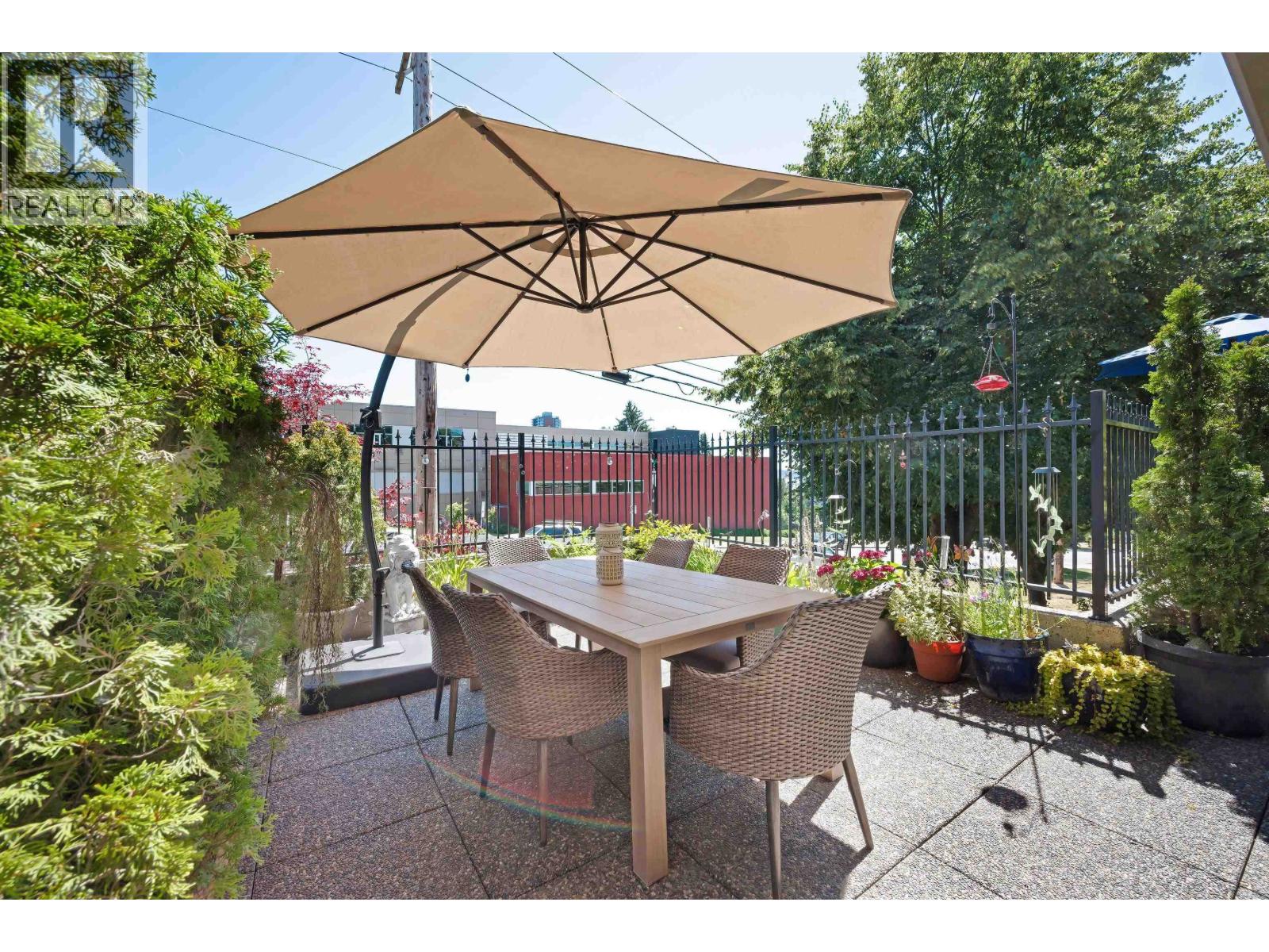 102 803 QUEENS AVENUE, New Westminster
