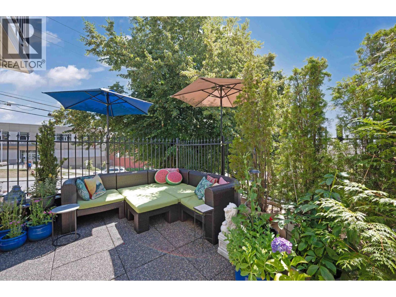 102 803 QUEENS AVENUE, New Westminster