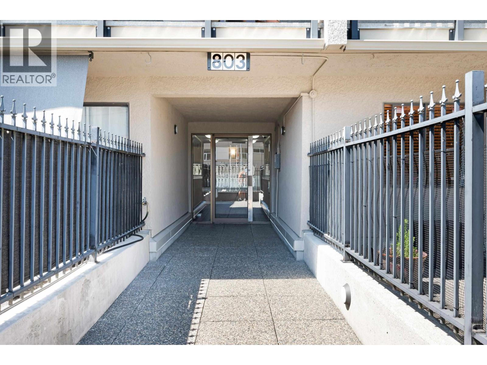 102 803 QUEENS AVENUE, New Westminster