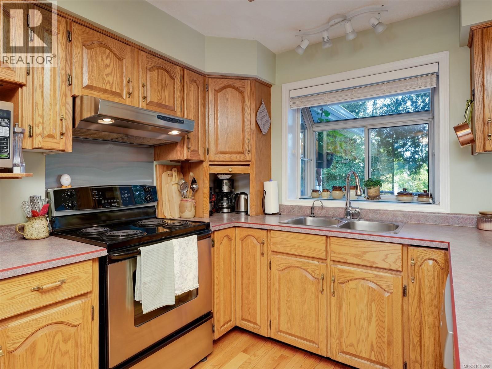 8564 Kingcome Crescent, North Saanich