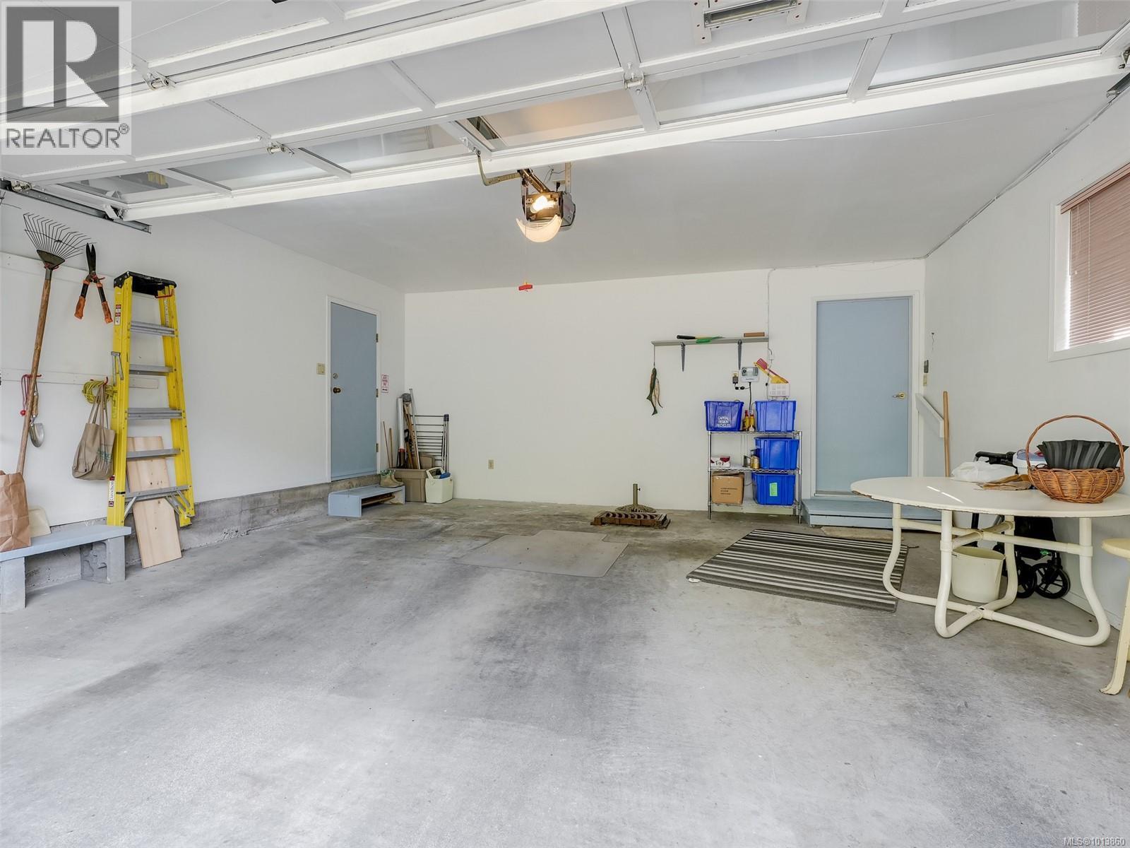  8564 Kingcome Crescent, North Saanich