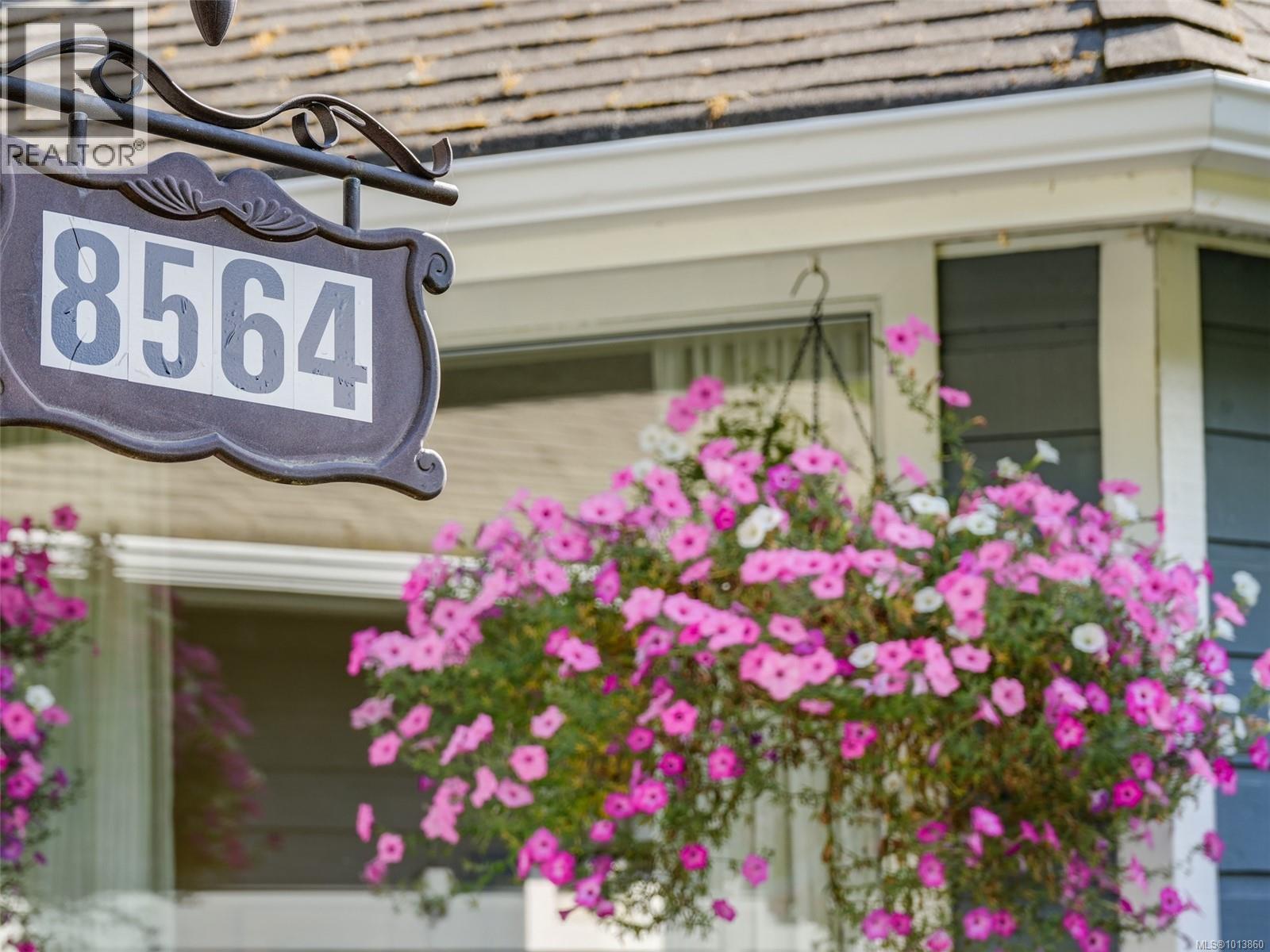  8564 Kingcome Crescent, North Saanich