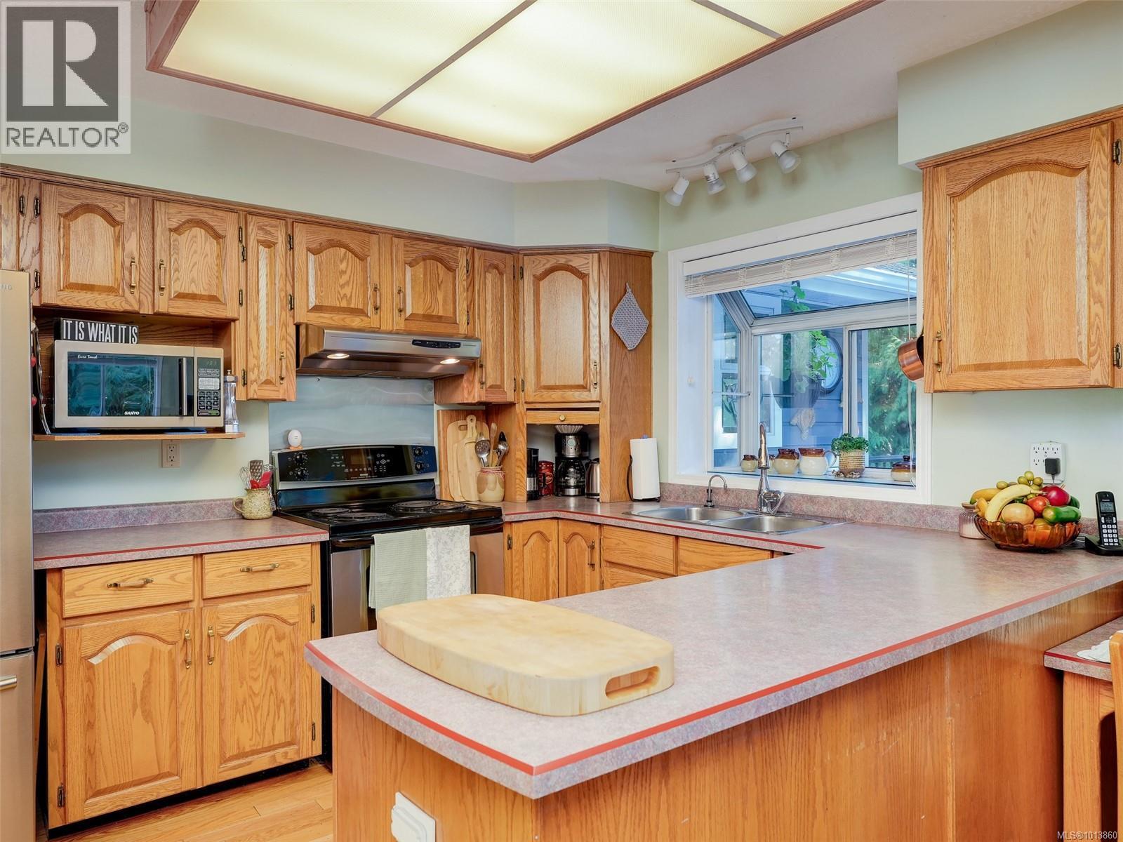  8564 Kingcome Crescent, North Saanich