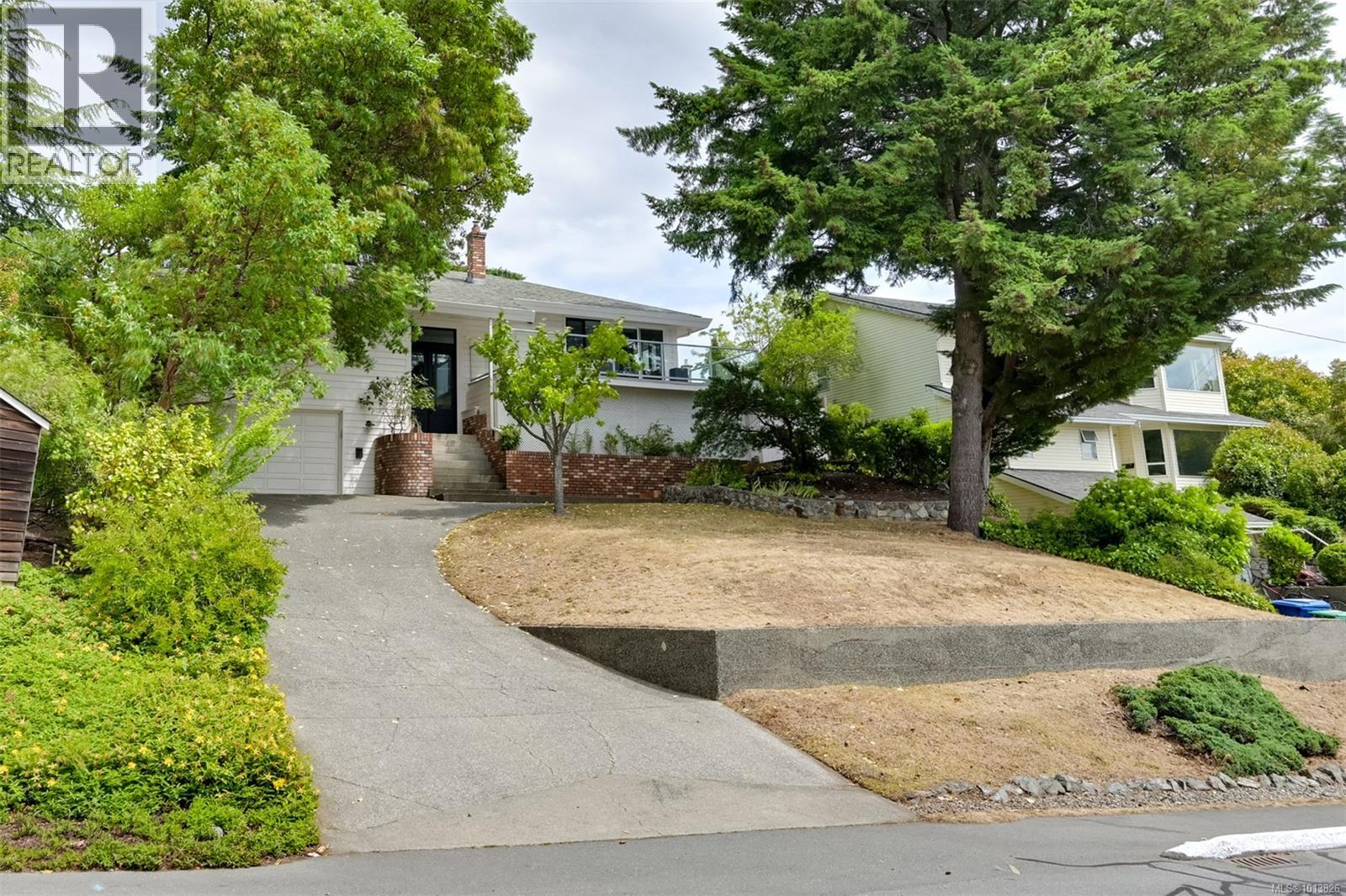  632 Cairndale Road, Colwood