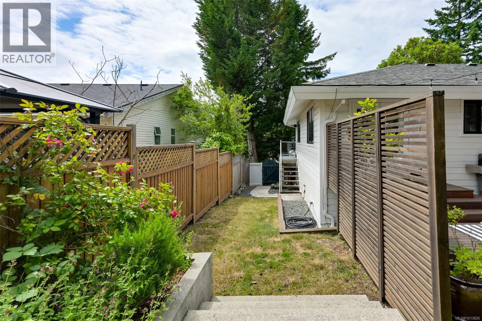  632 Cairndale Road, Colwood