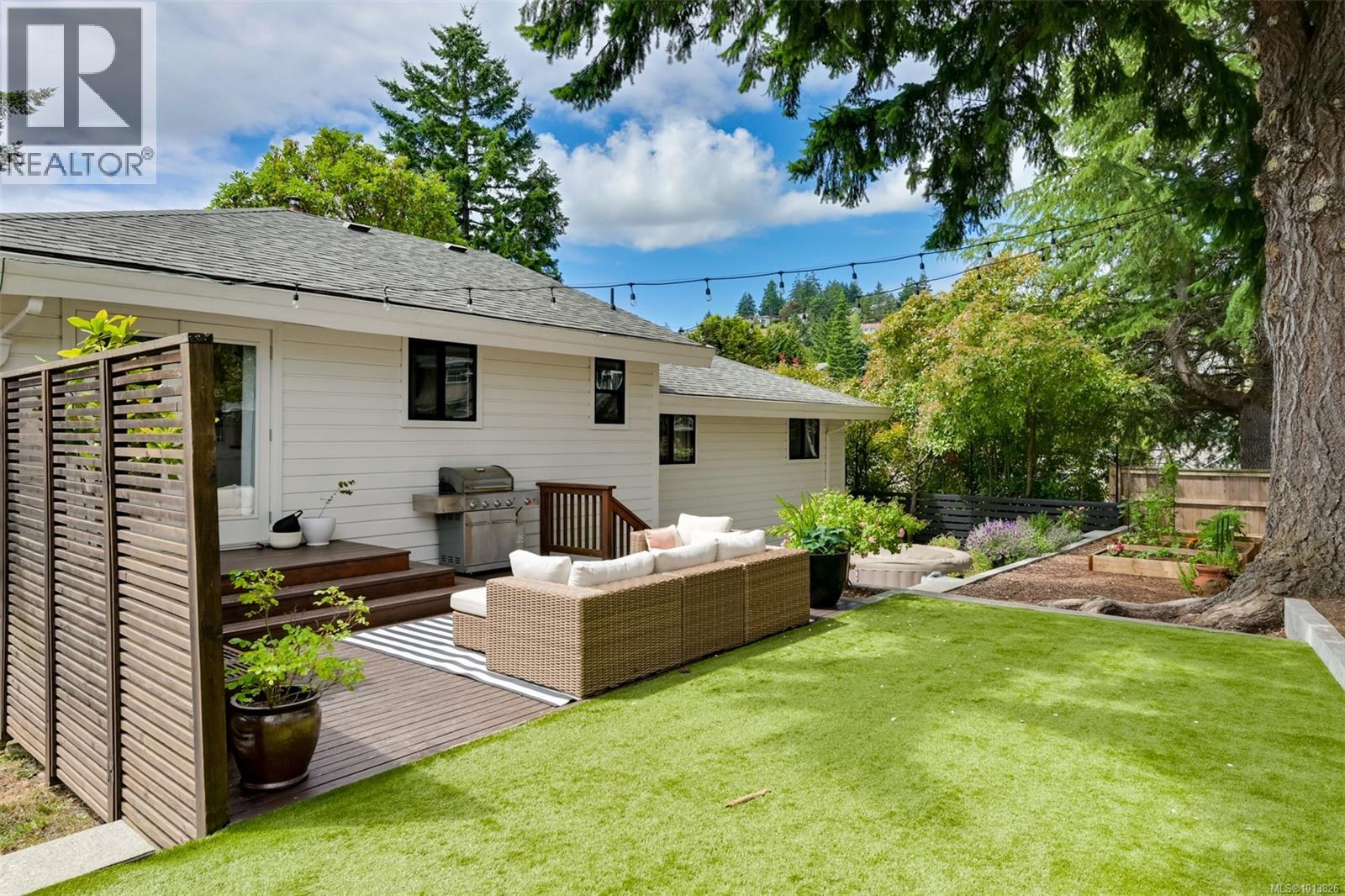  632 Cairndale Road, Colwood