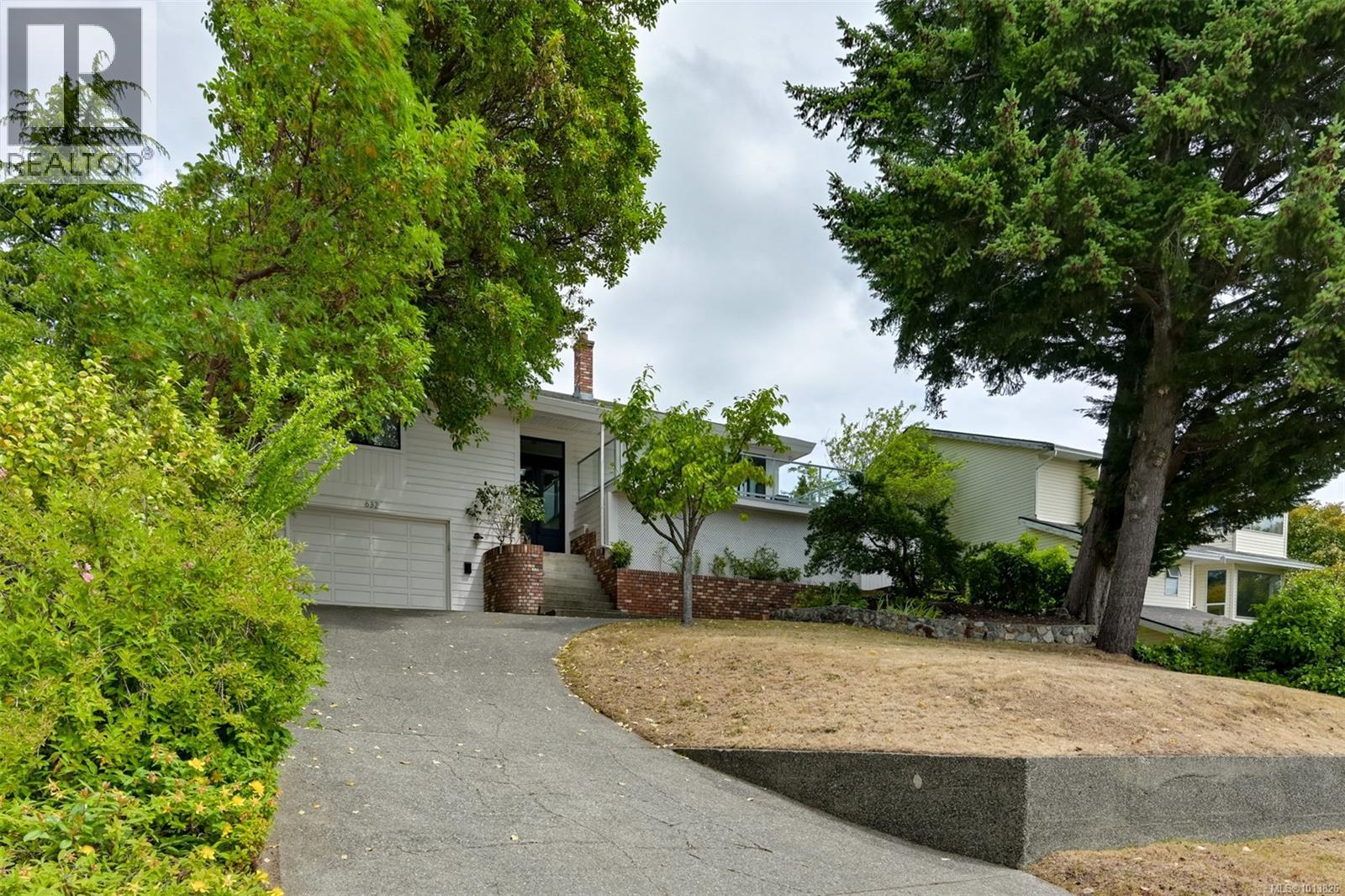  632 Cairndale Road, Colwood