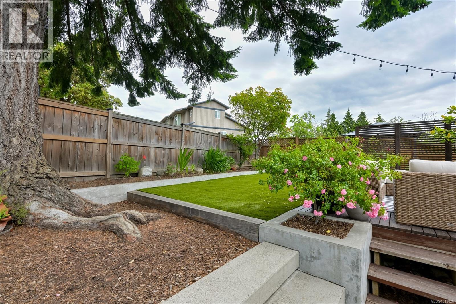  632 Cairndale Road, Colwood