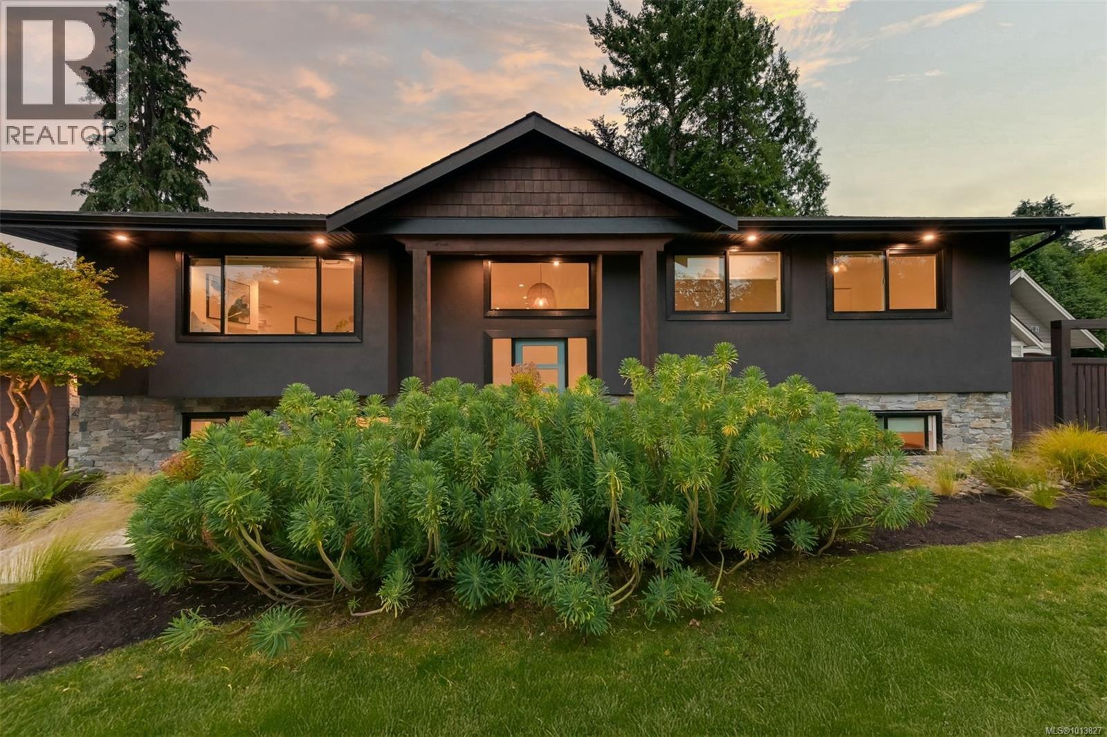  2091 Stonehewer Place, Oak Bay