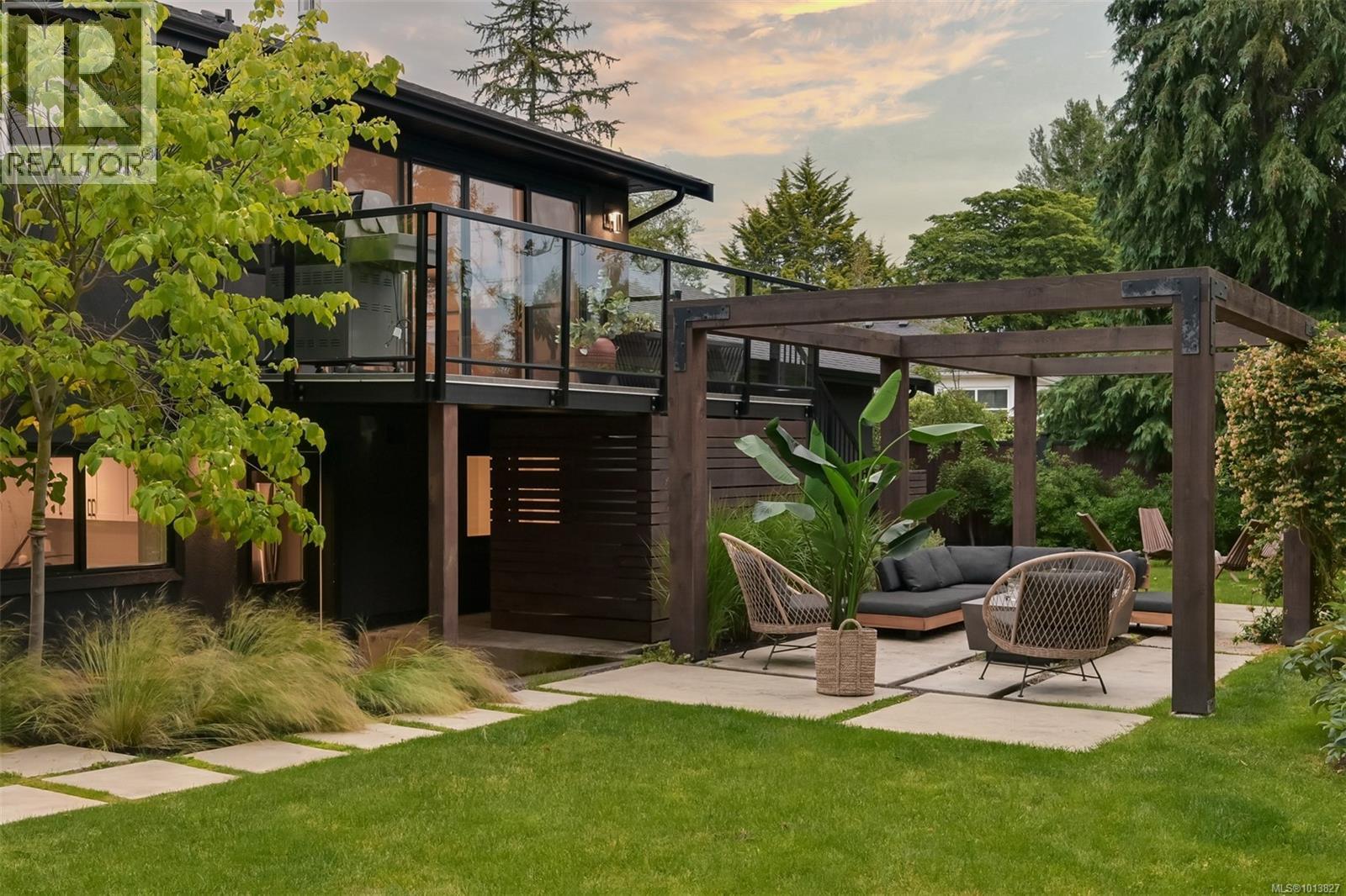  2091 Stonehewer Place, Oak Bay
