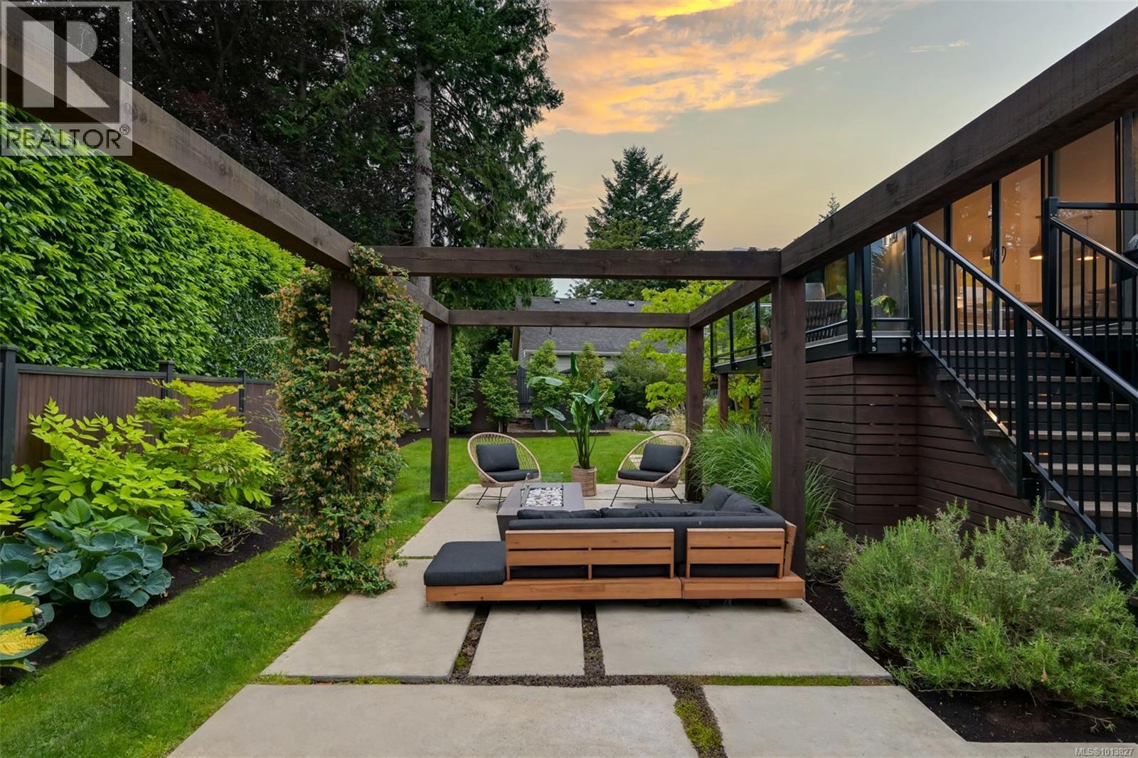  2091 Stonehewer Place, Oak Bay
