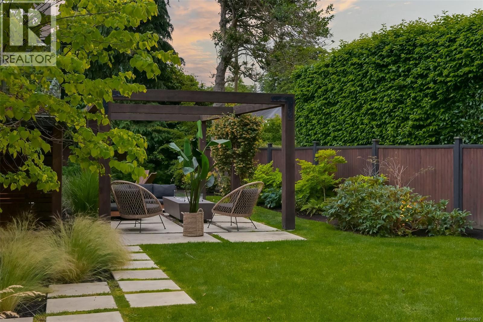  2091 Stonehewer Place, Oak Bay