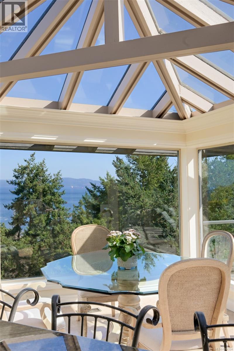  2807 Arbutus Road, Saanich