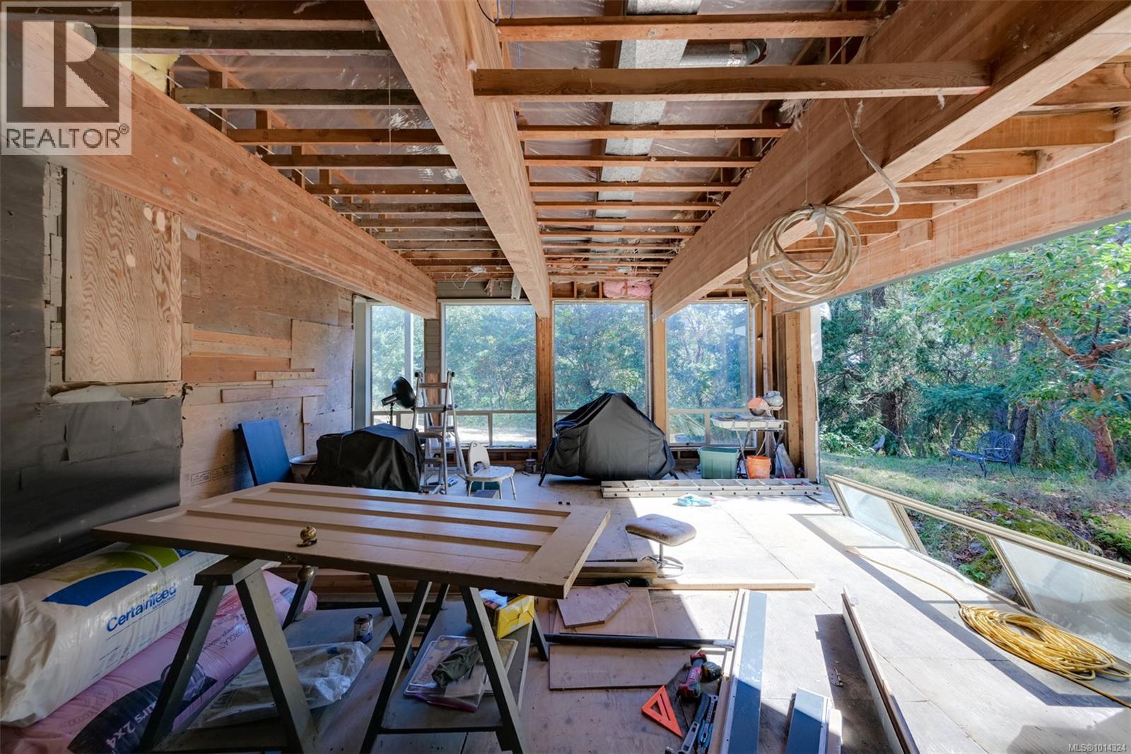  2807 Arbutus Road, Saanich