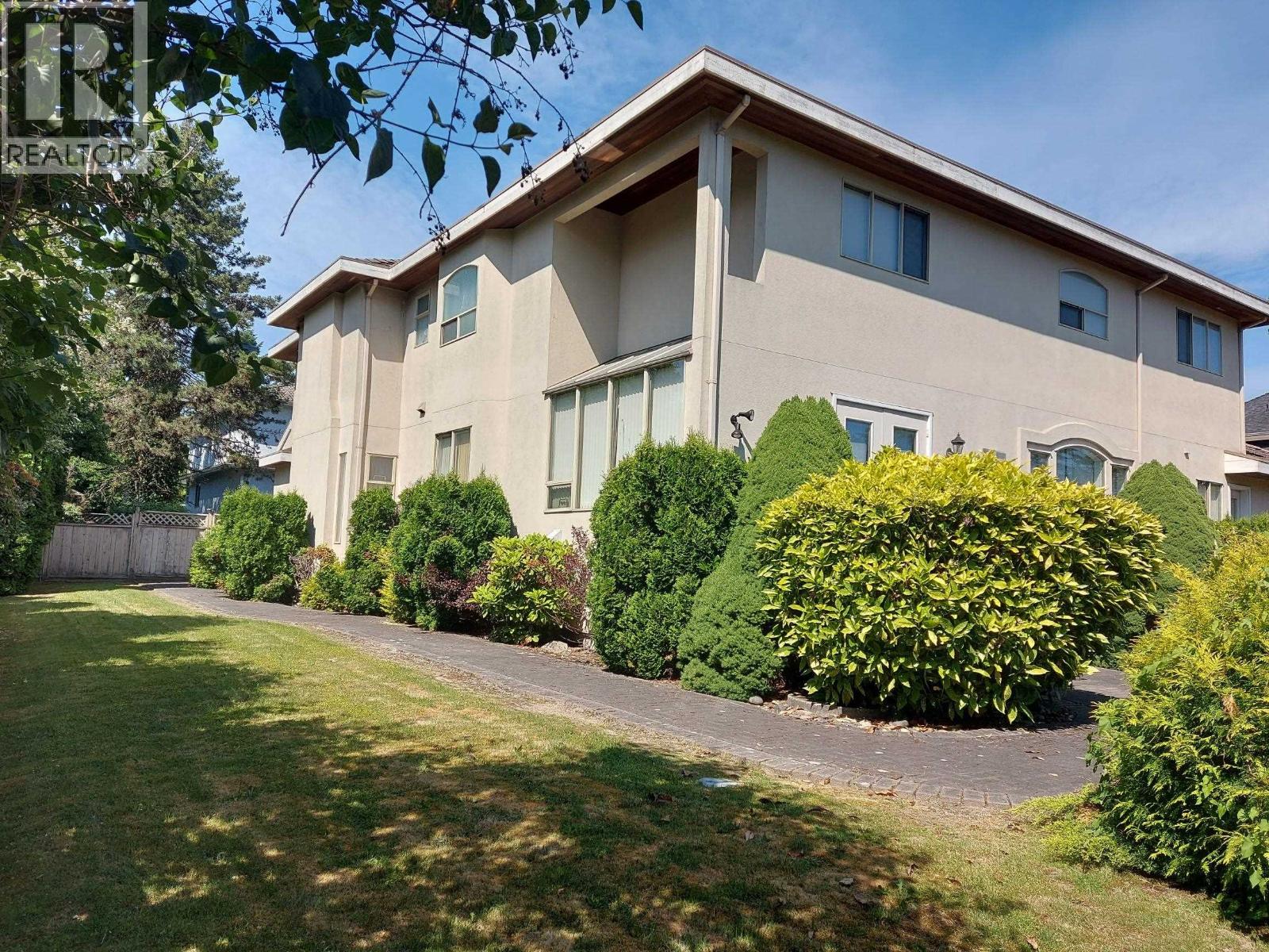 8038 CLOVERLAKE COURT, Burnaby