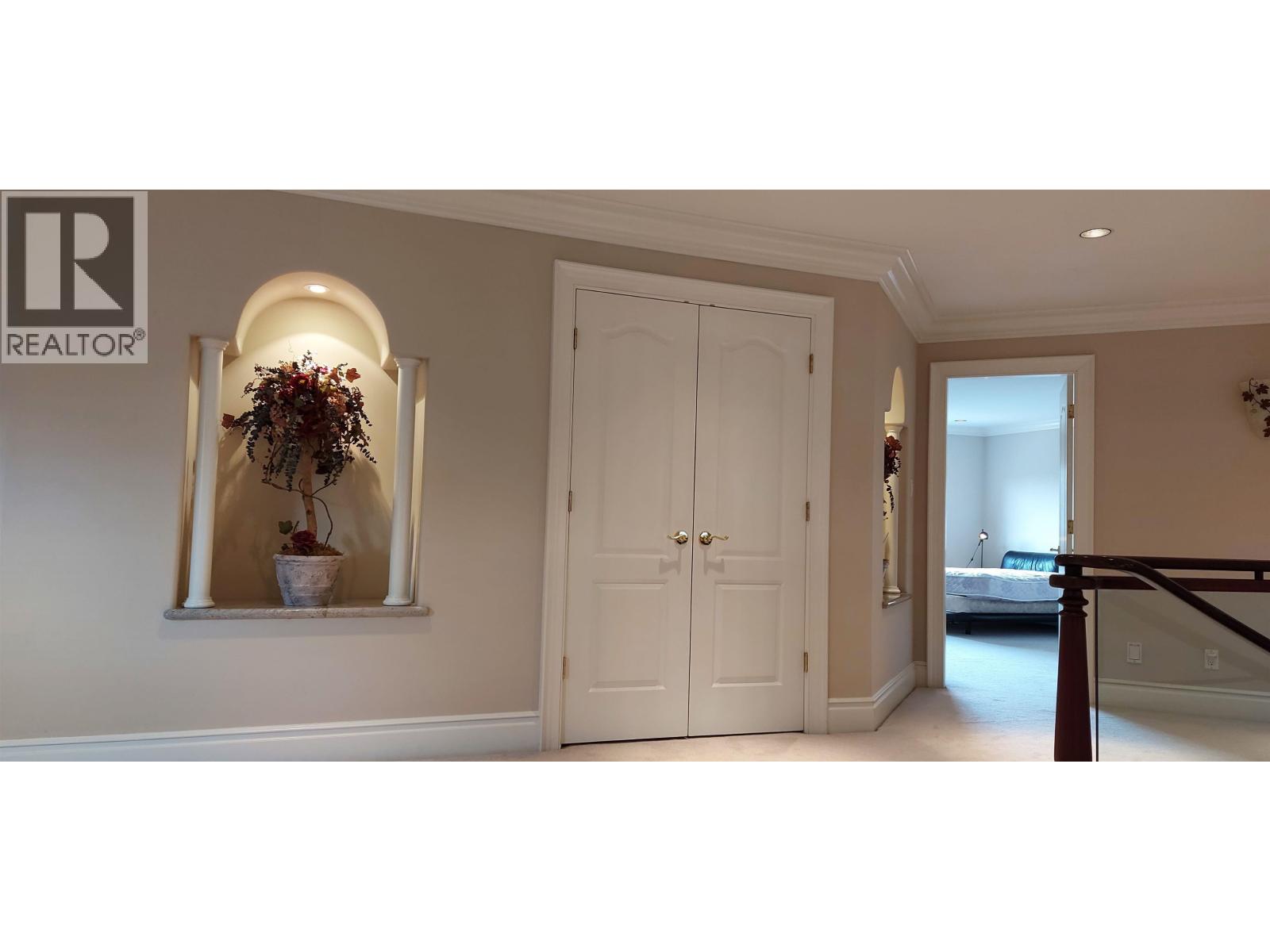 8038 CLOVERLAKE COURT, Burnaby