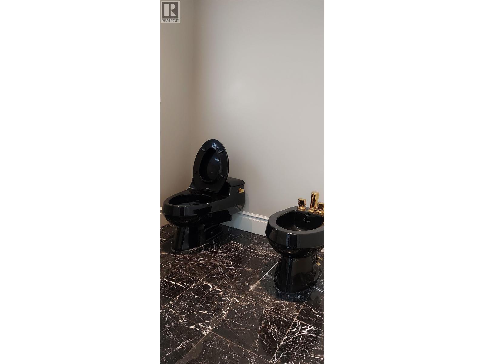 8038 CLOVERLAKE COURT, Burnaby