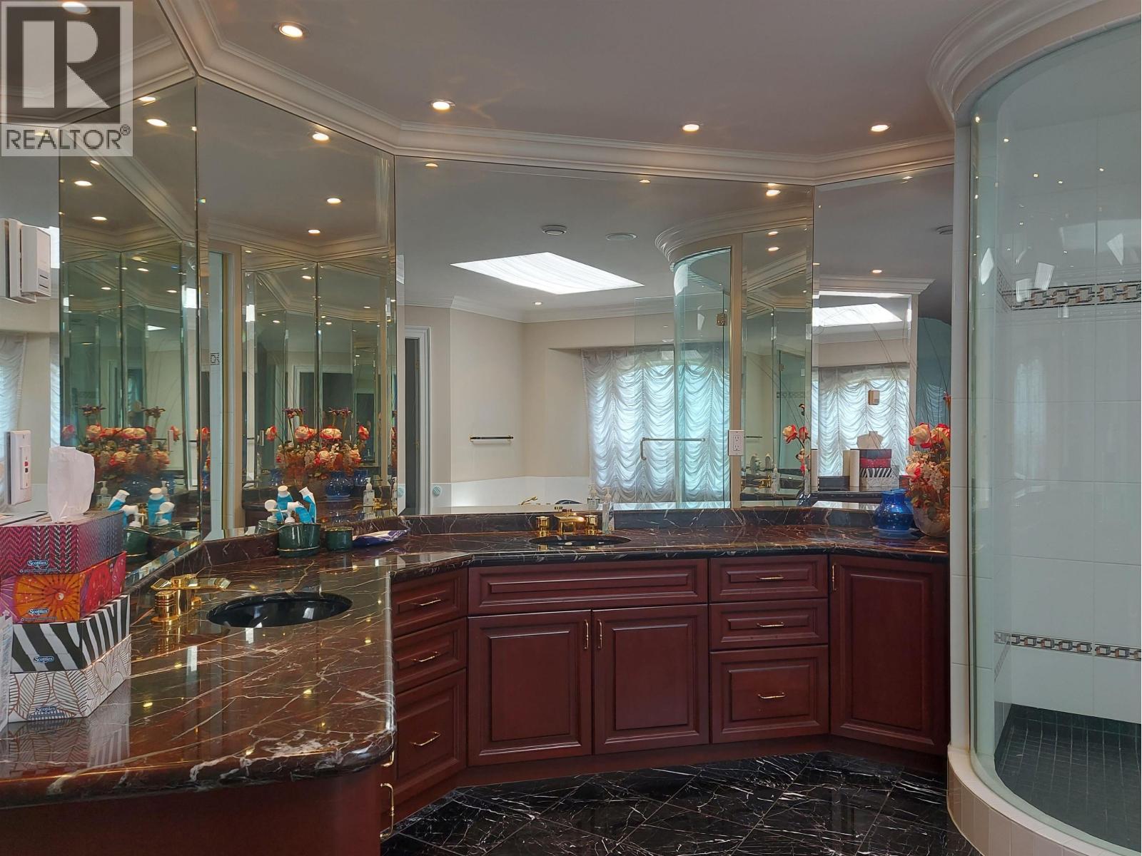 8038 CLOVERLAKE COURT, Burnaby