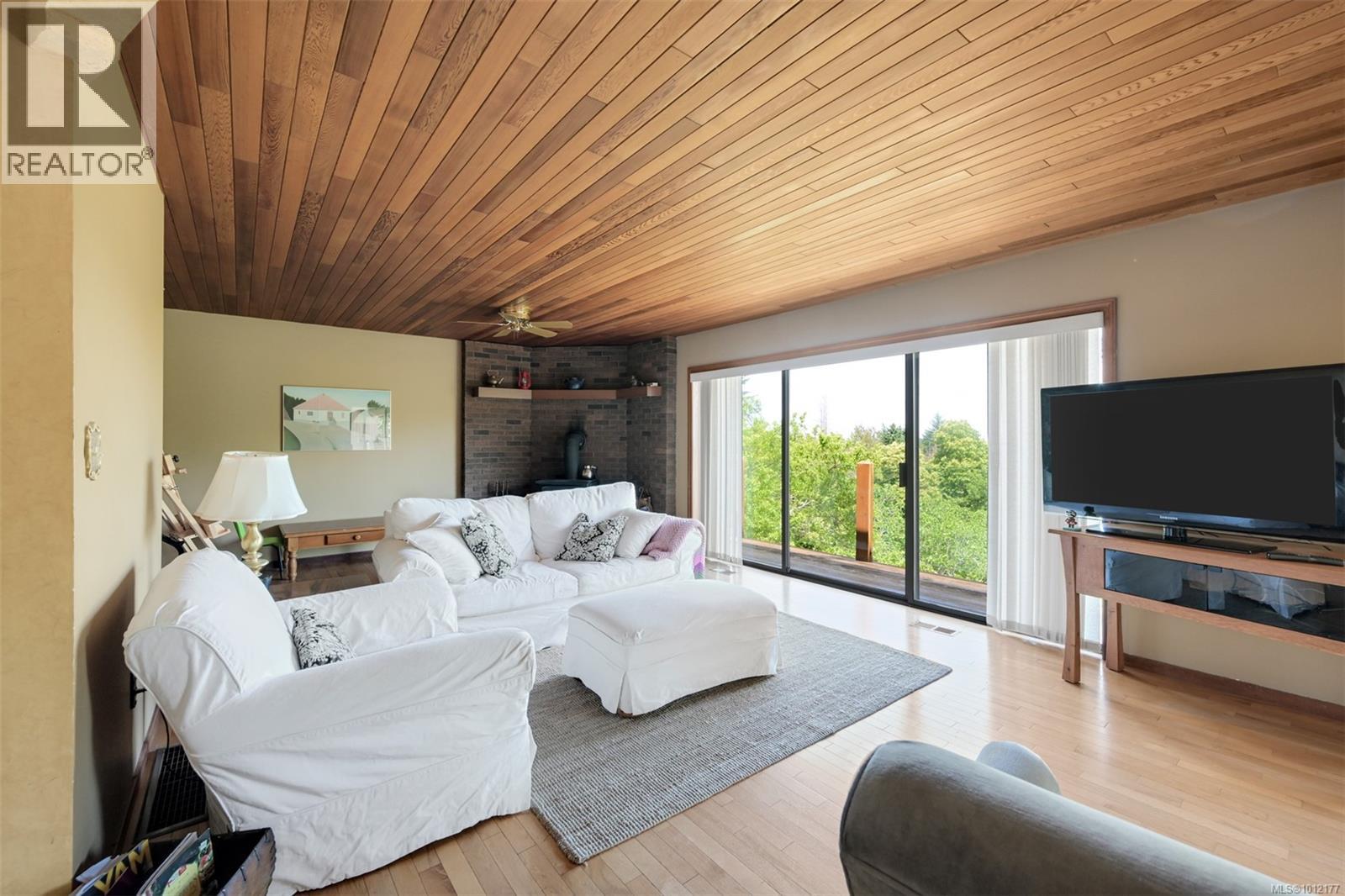  5489 Forest Hill Road, Saanich