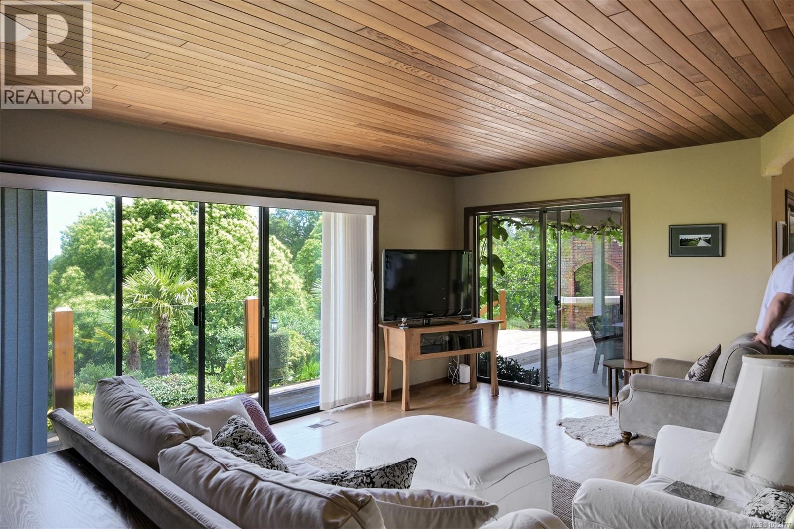  5489 Forest Hill Road, Saanich