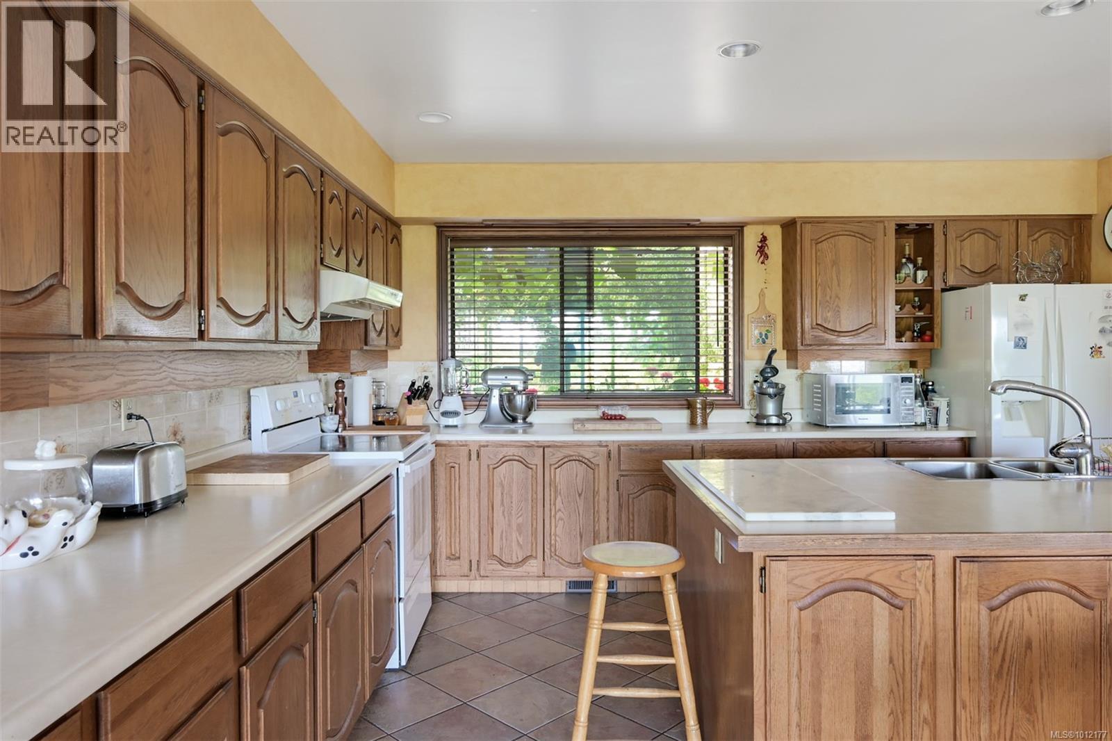 5489 Forest Hill Road, Saanich