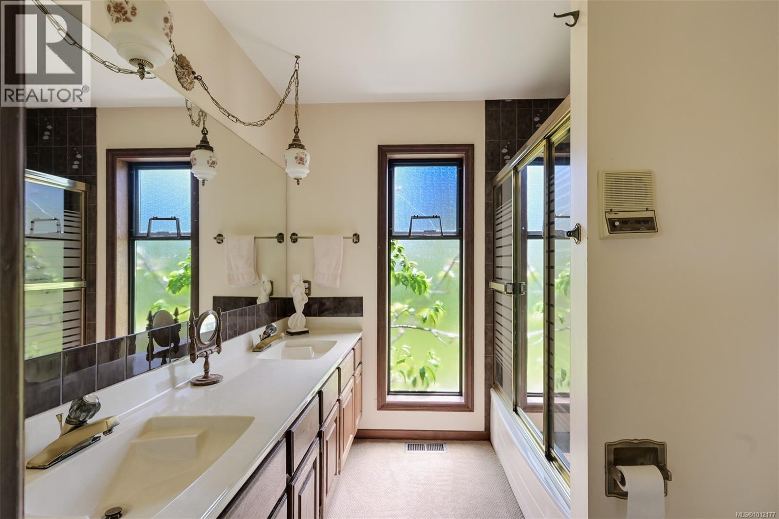  5489 Forest Hill Road, Saanich